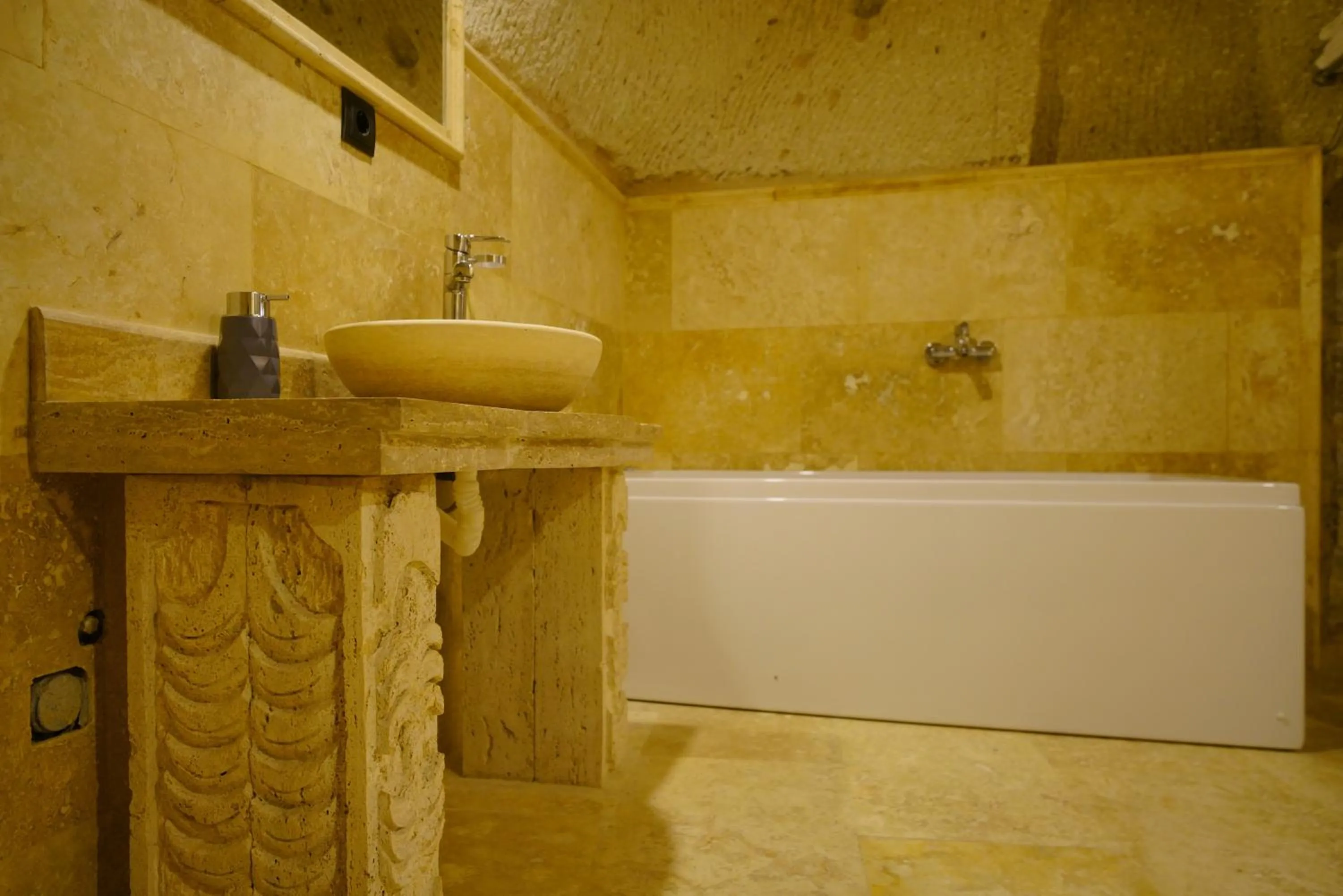 Bathroom in Vezir Cave Suites