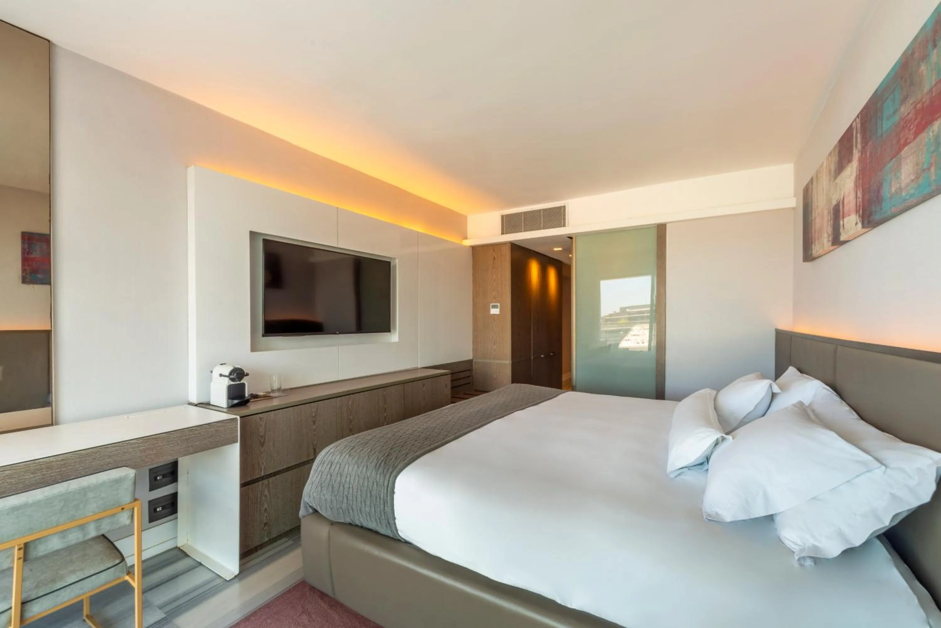 Bedroom, Bed in Lifestyle Laghetto Collection