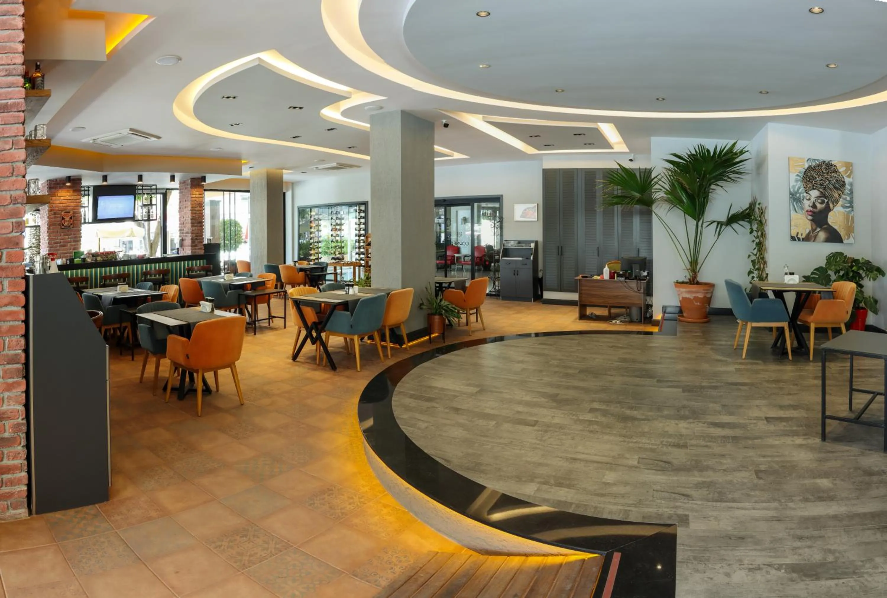 Restaurant/places to eat in May Flower Apart Hotel