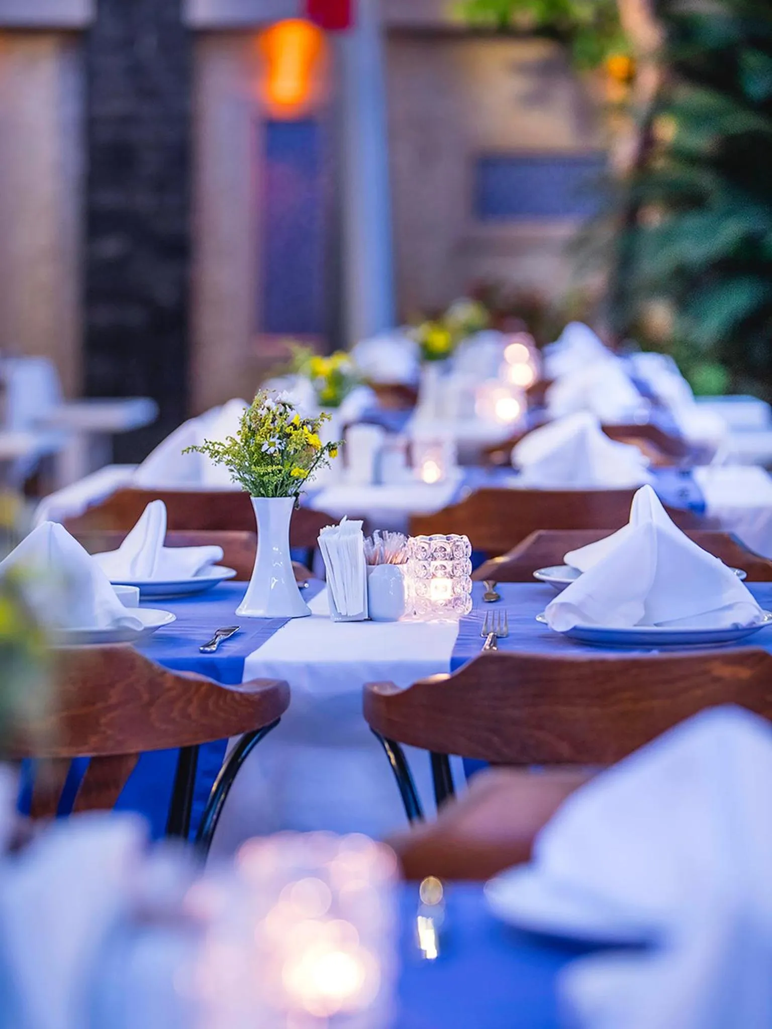 Restaurant/places to eat in May Flower Apart Hotel