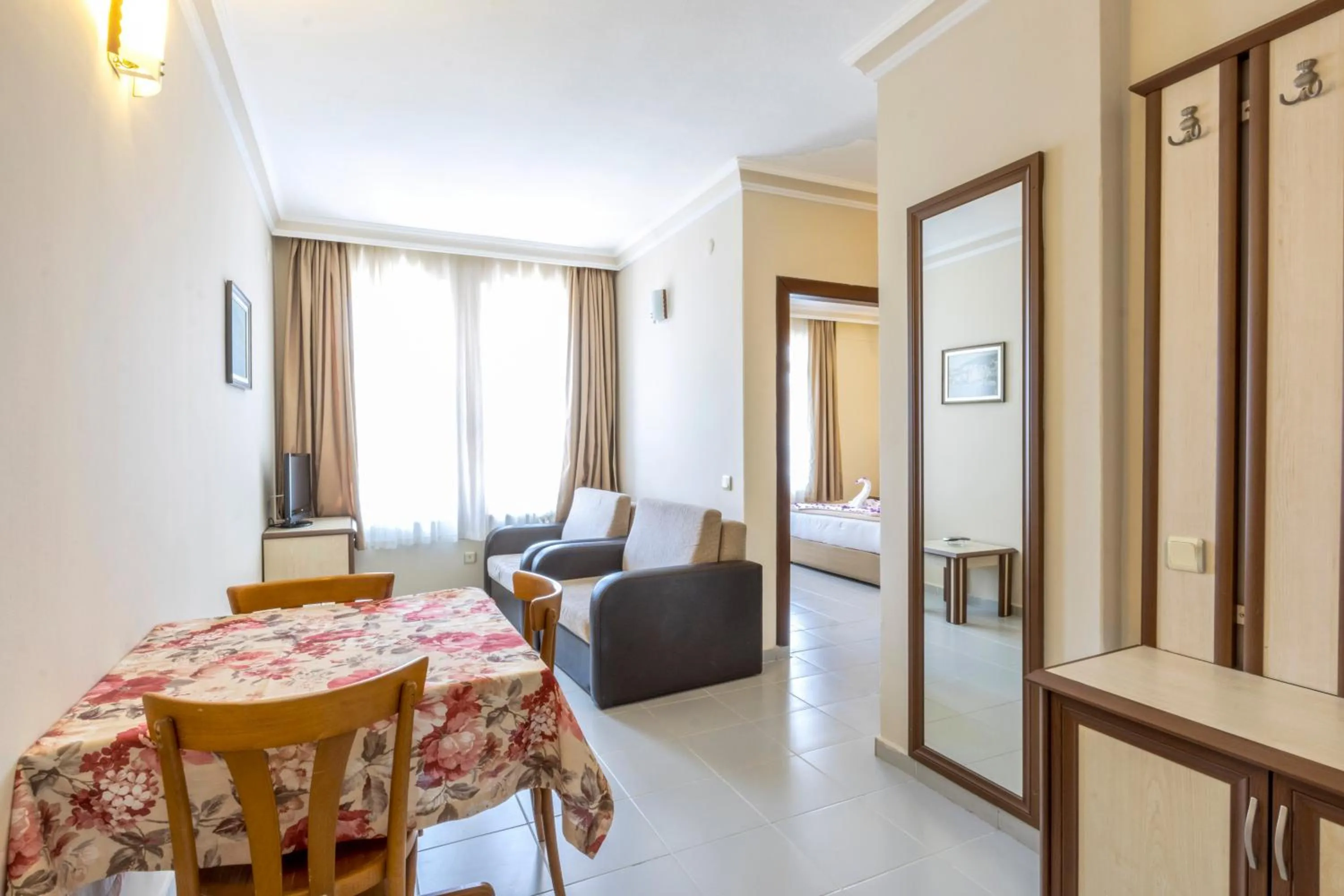 Photo of the whole room, Bed in May Flower Apart Hotel