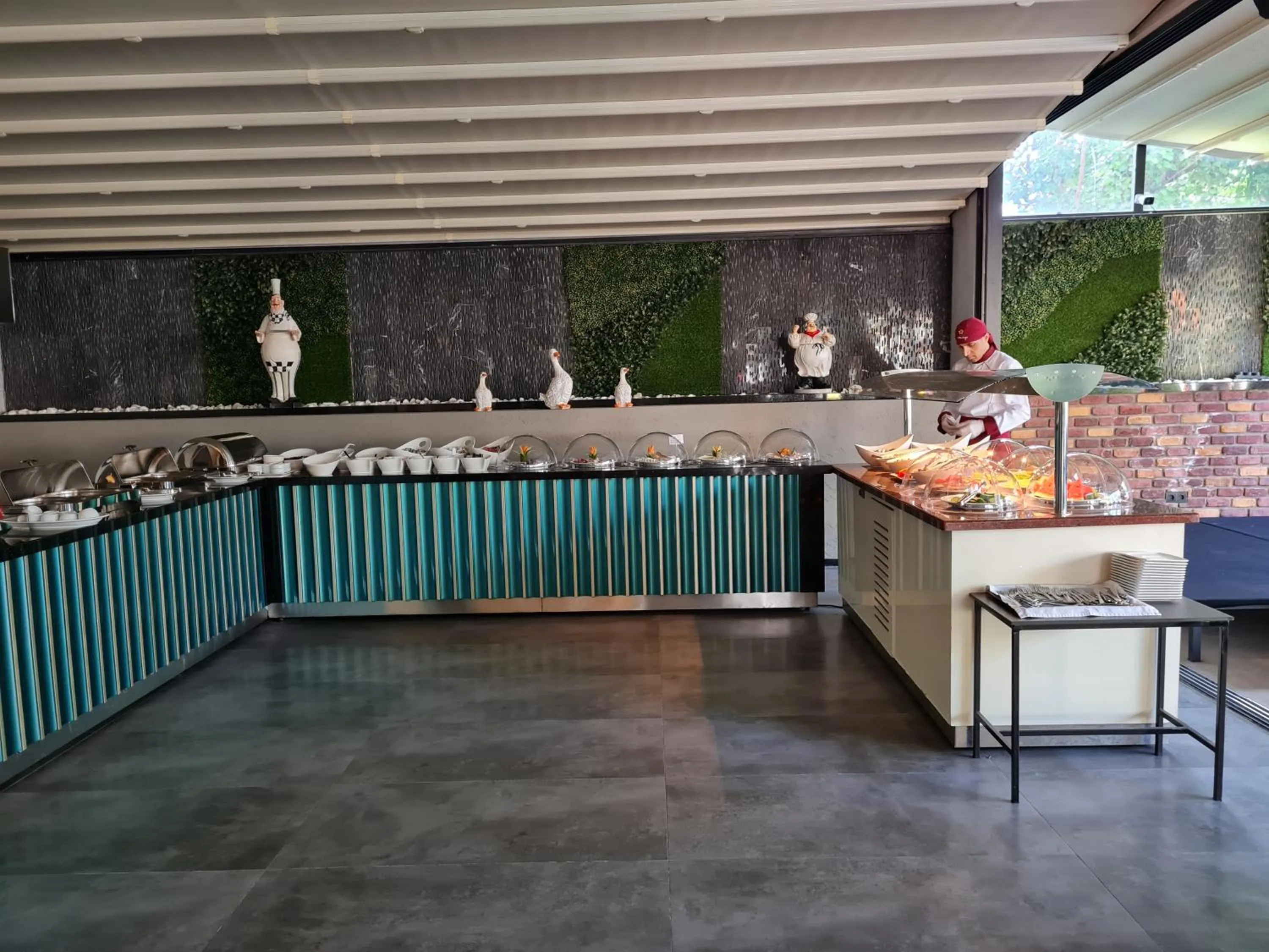 Buffet breakfast in May Flower Apart Hotel