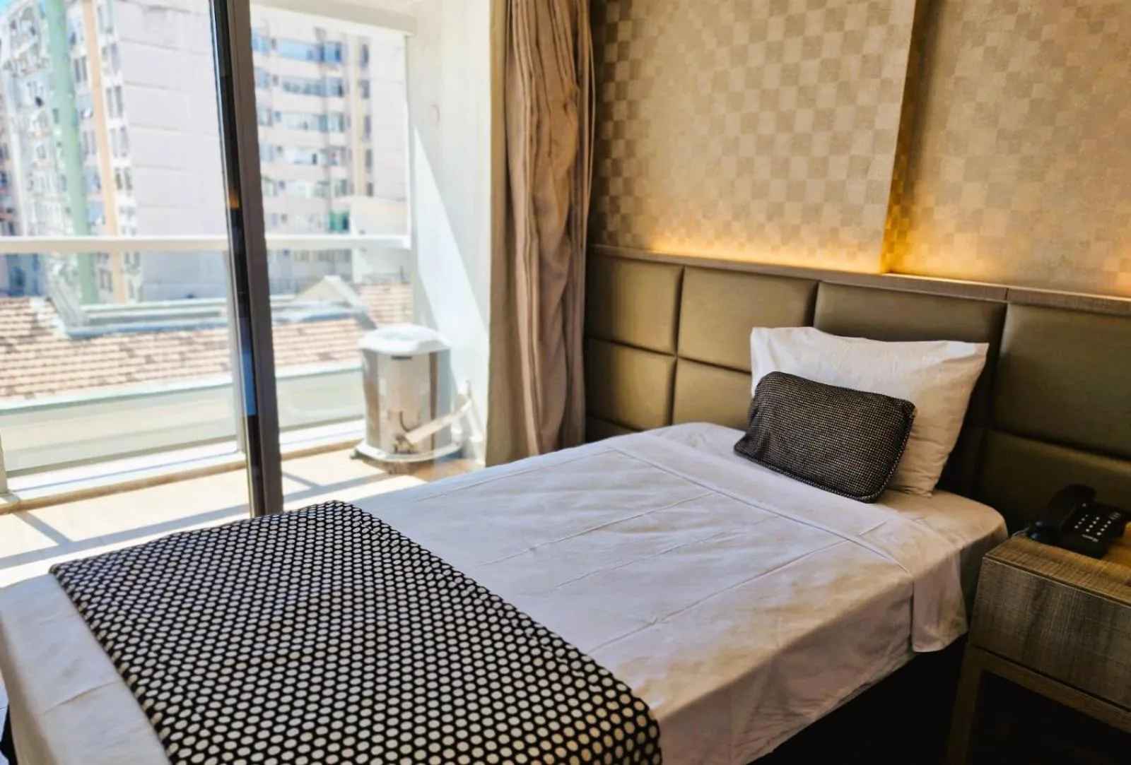 Patio, Bed in Royal Regency Palace Hotel