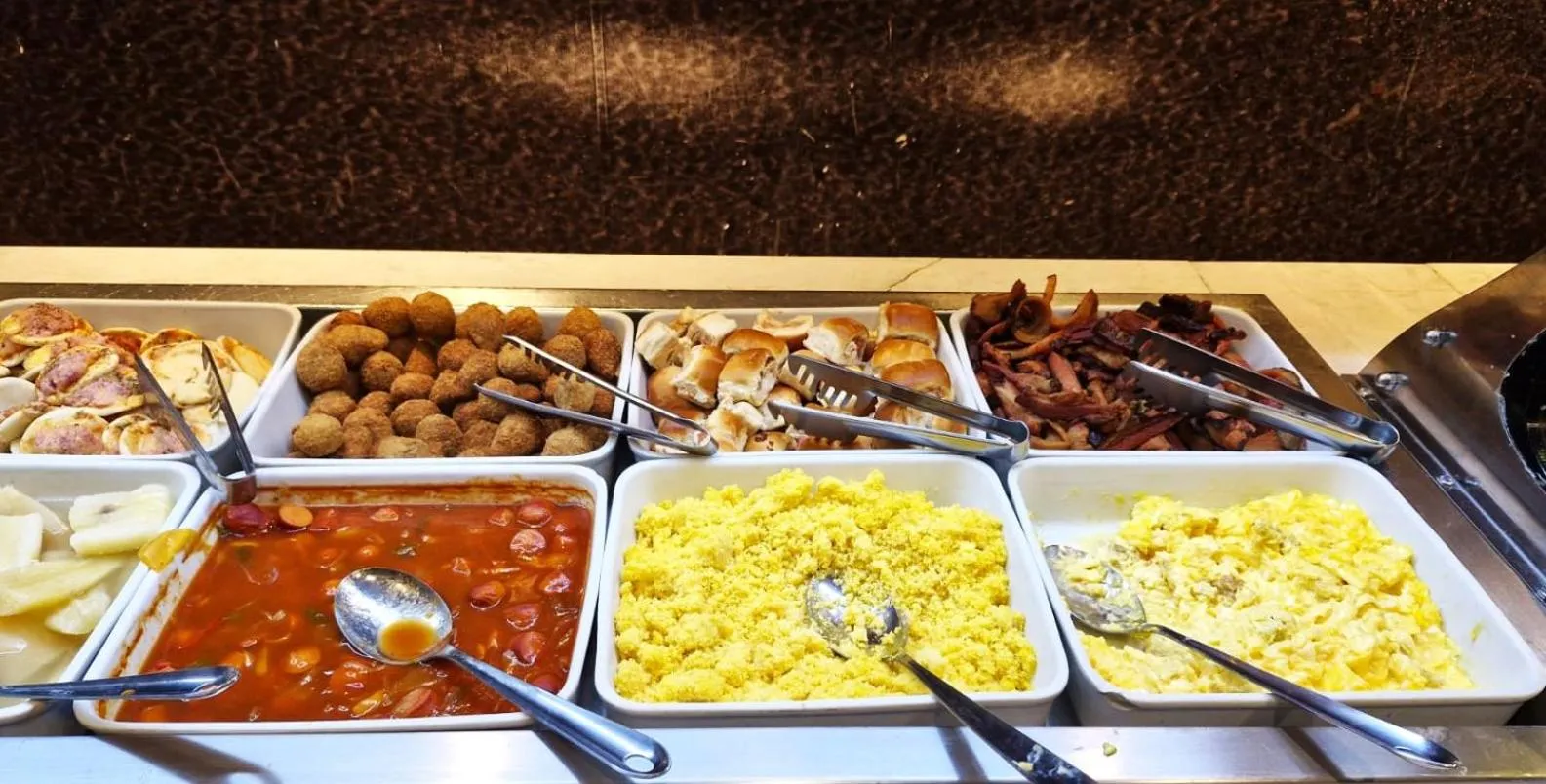 Restaurant/places to eat in Royal Regency Palace Hotel