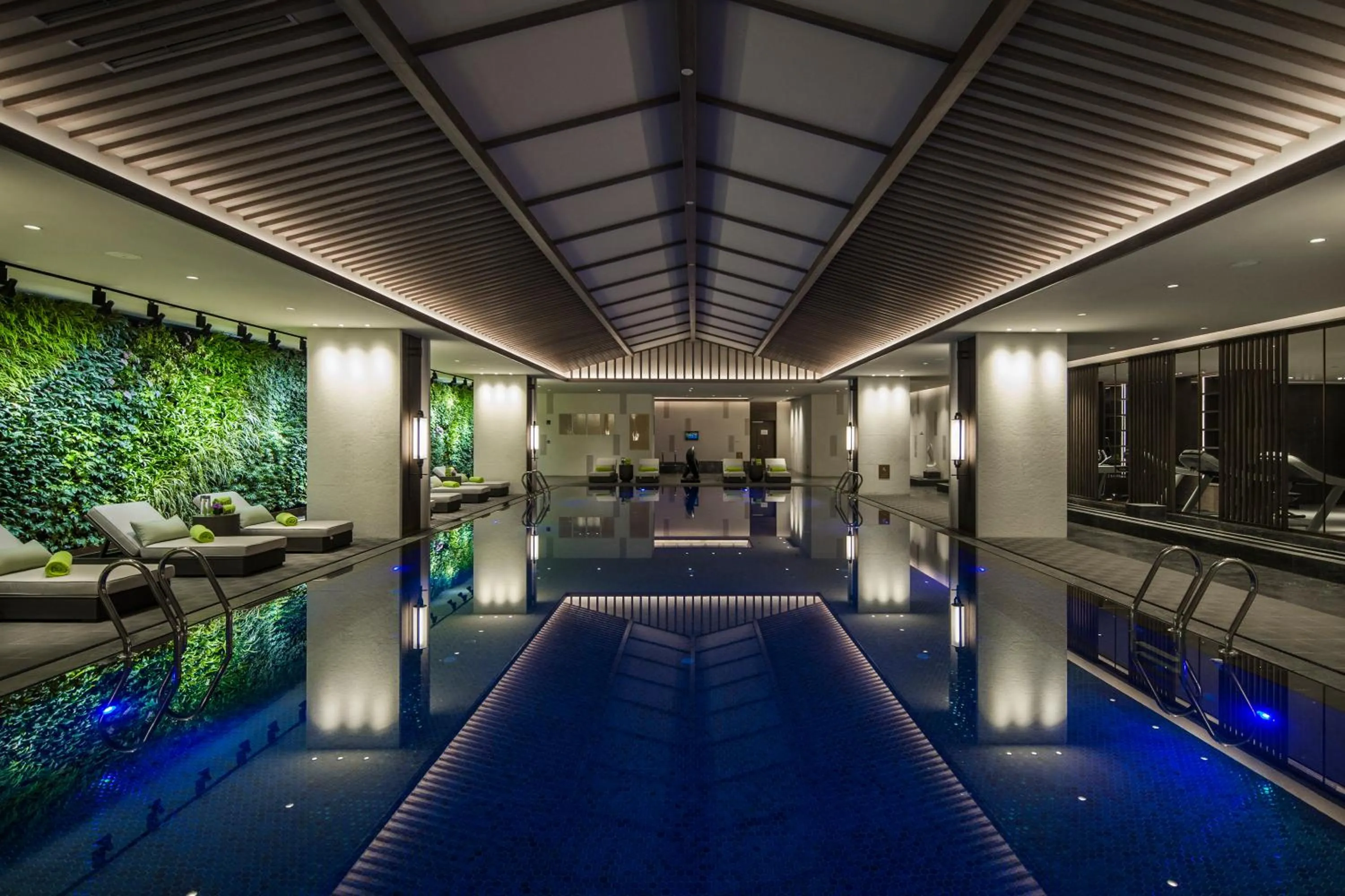 Swimming pool in JiuTai Hotel Hangzhou