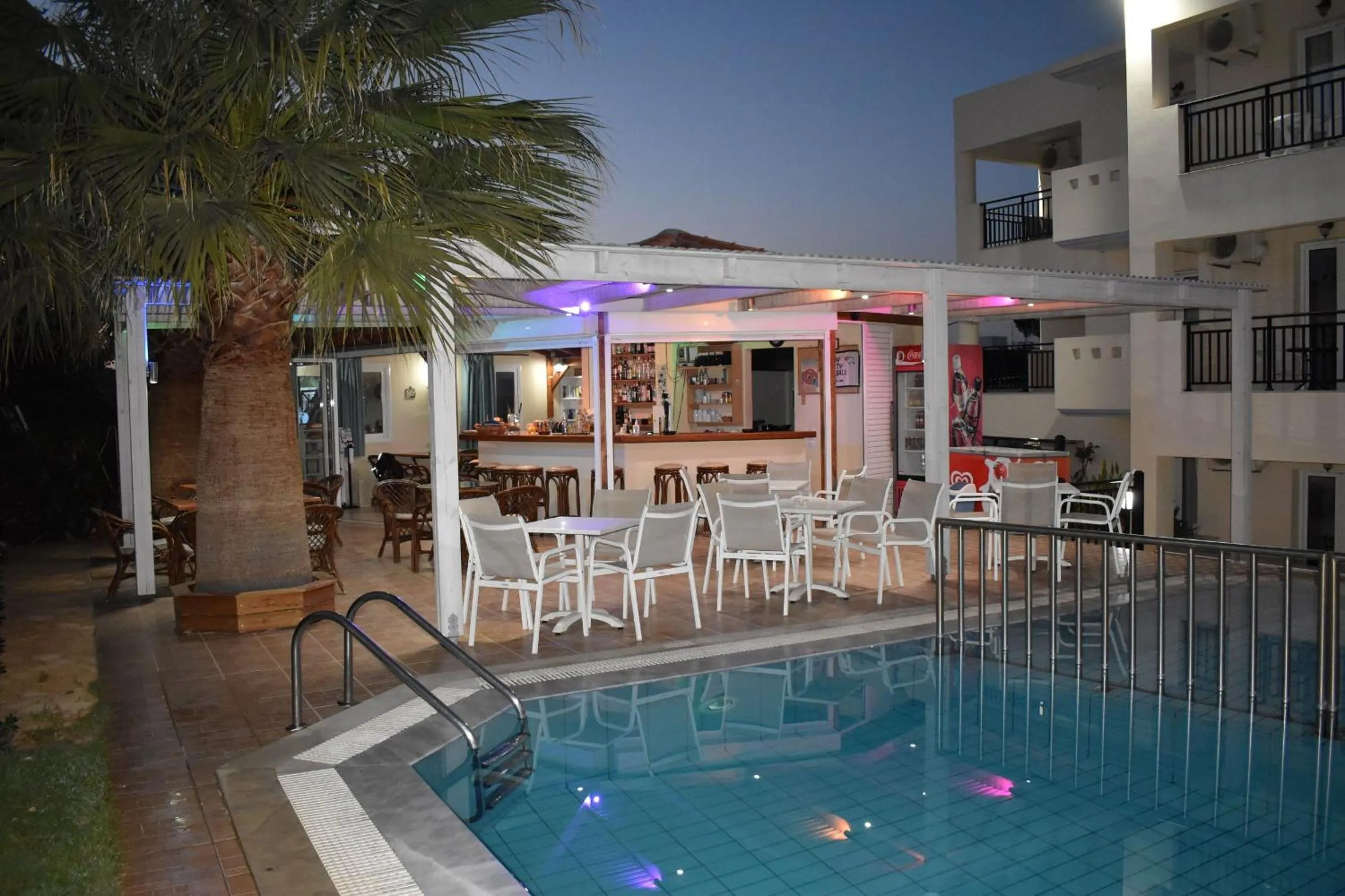 Lounge or bar in Sunshine Studios & Apartments