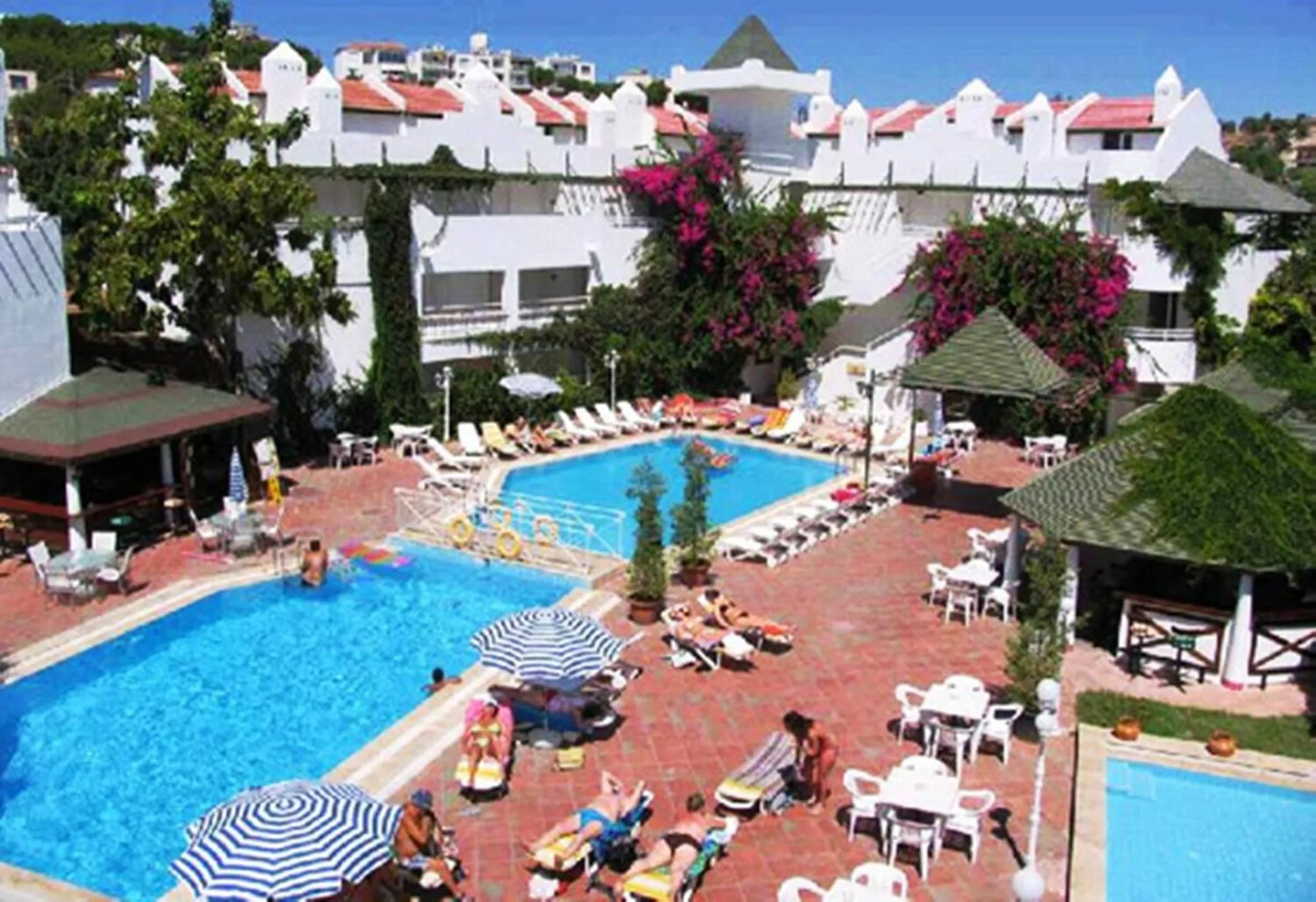 Swimming pool in Hotel Golden Gate