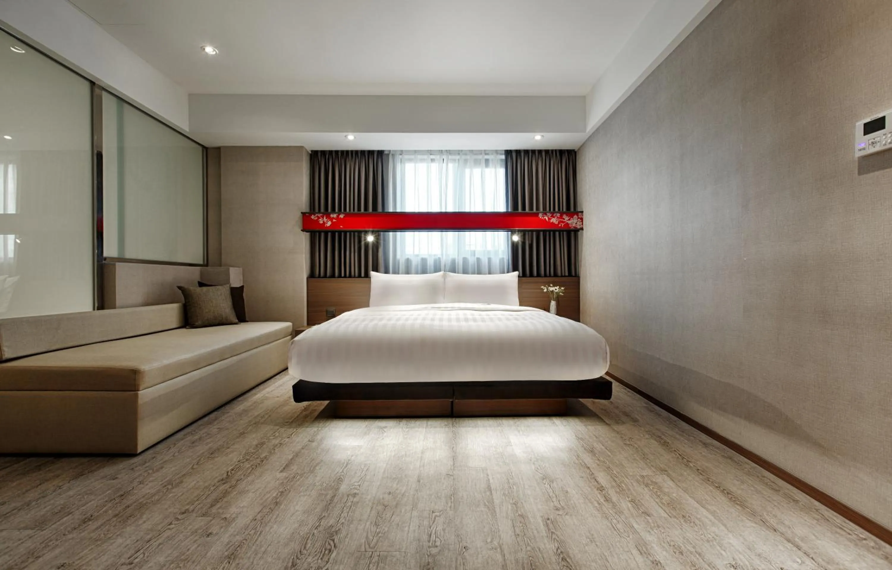 Bathroom, Bed in City Place Hotel