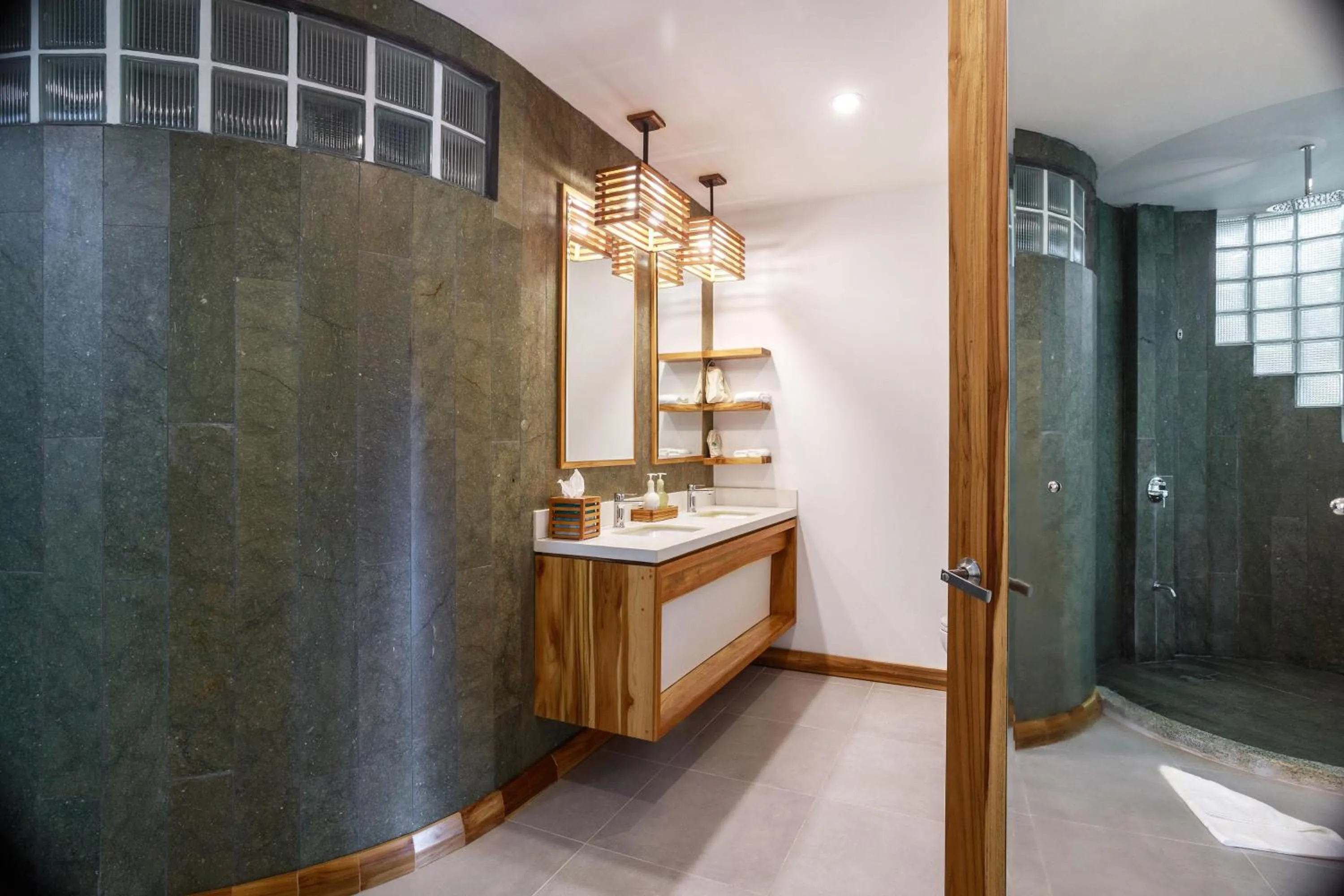 Bathroom in Arenas Del Mar Beachfront & Rainforest Resort Member of the Cayuga Collection