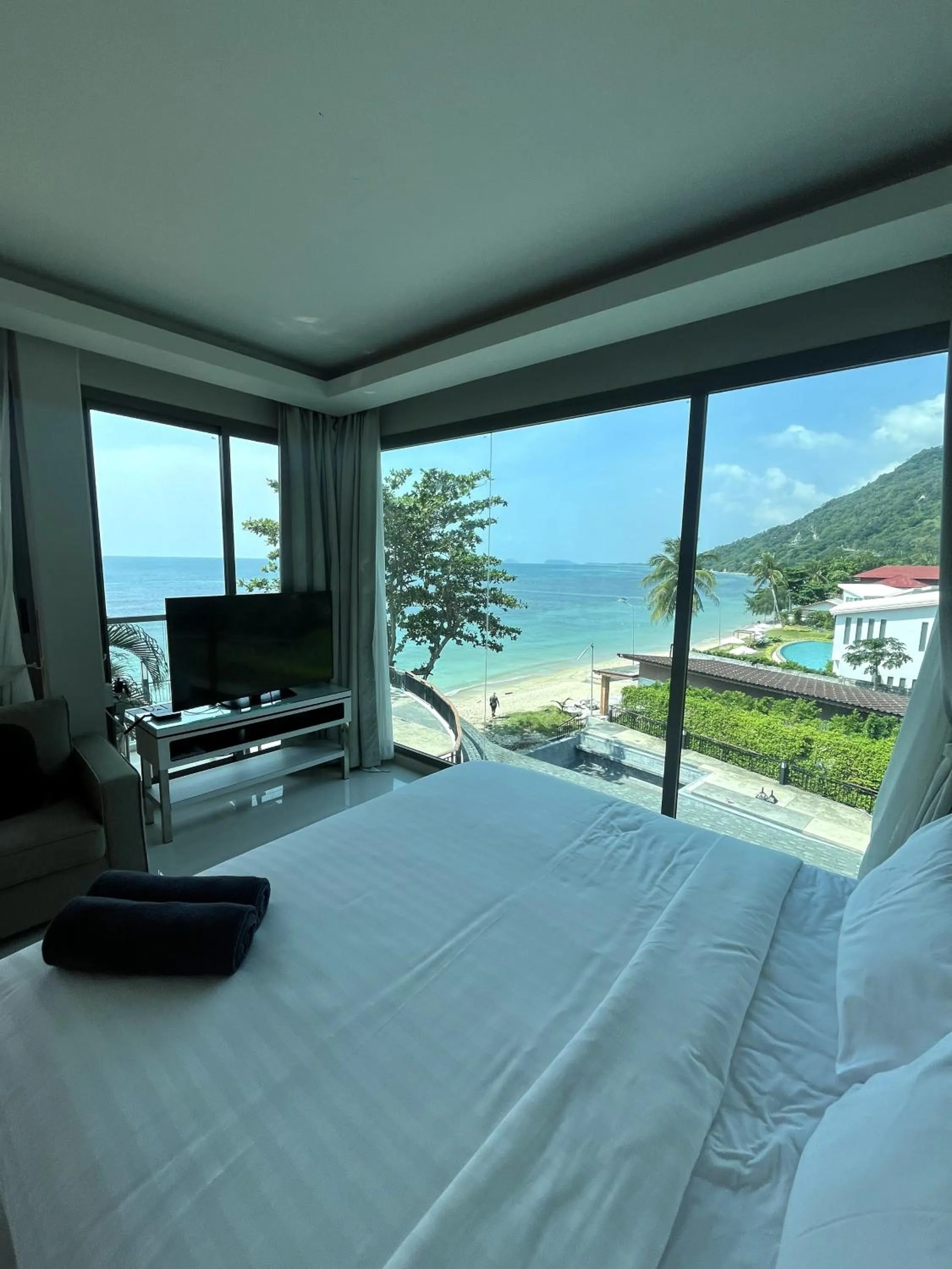 View (from property/room), Bed in Sunset Beach Hotel - Adults Only