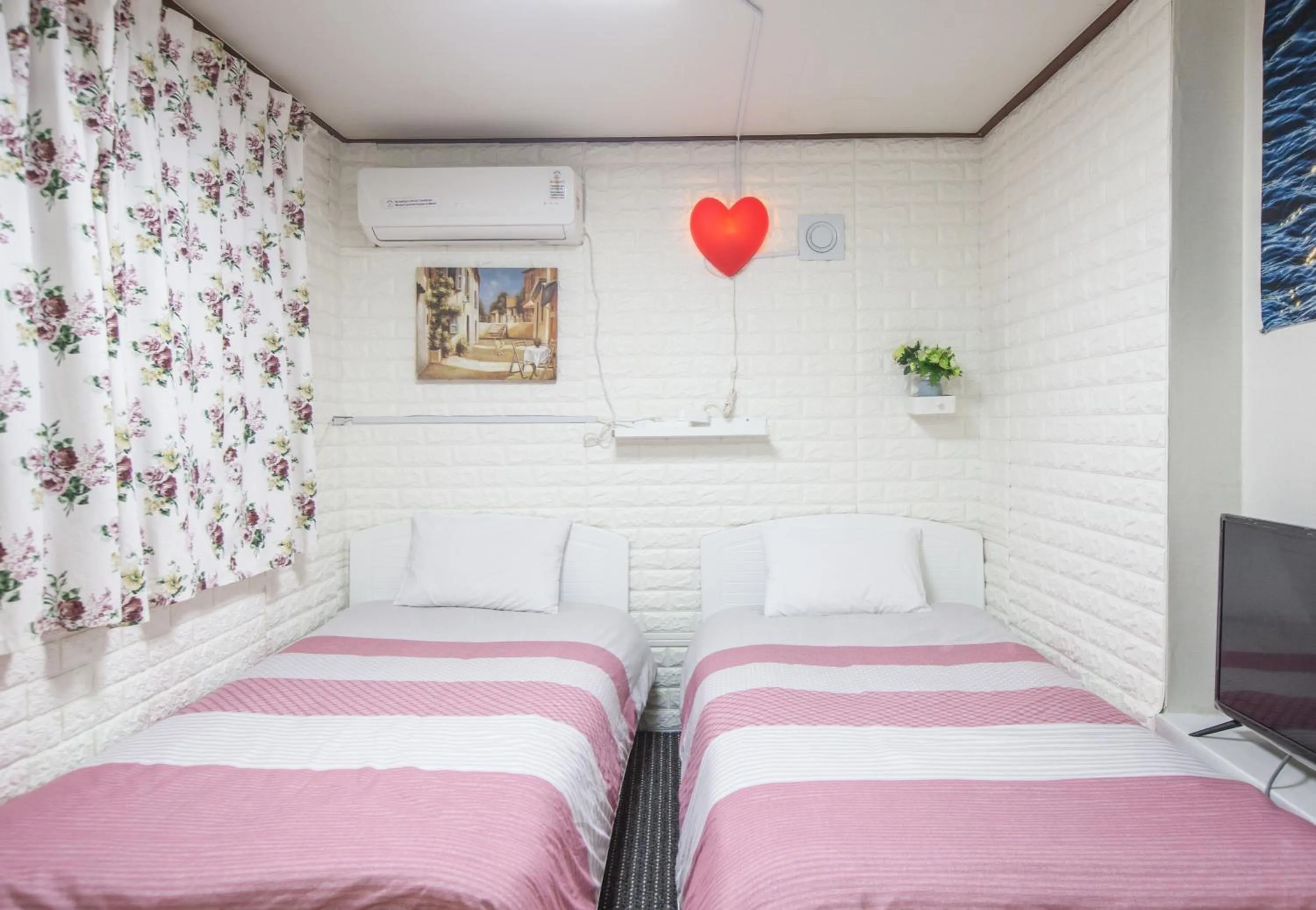 Bedroom, Bed in Jeong House