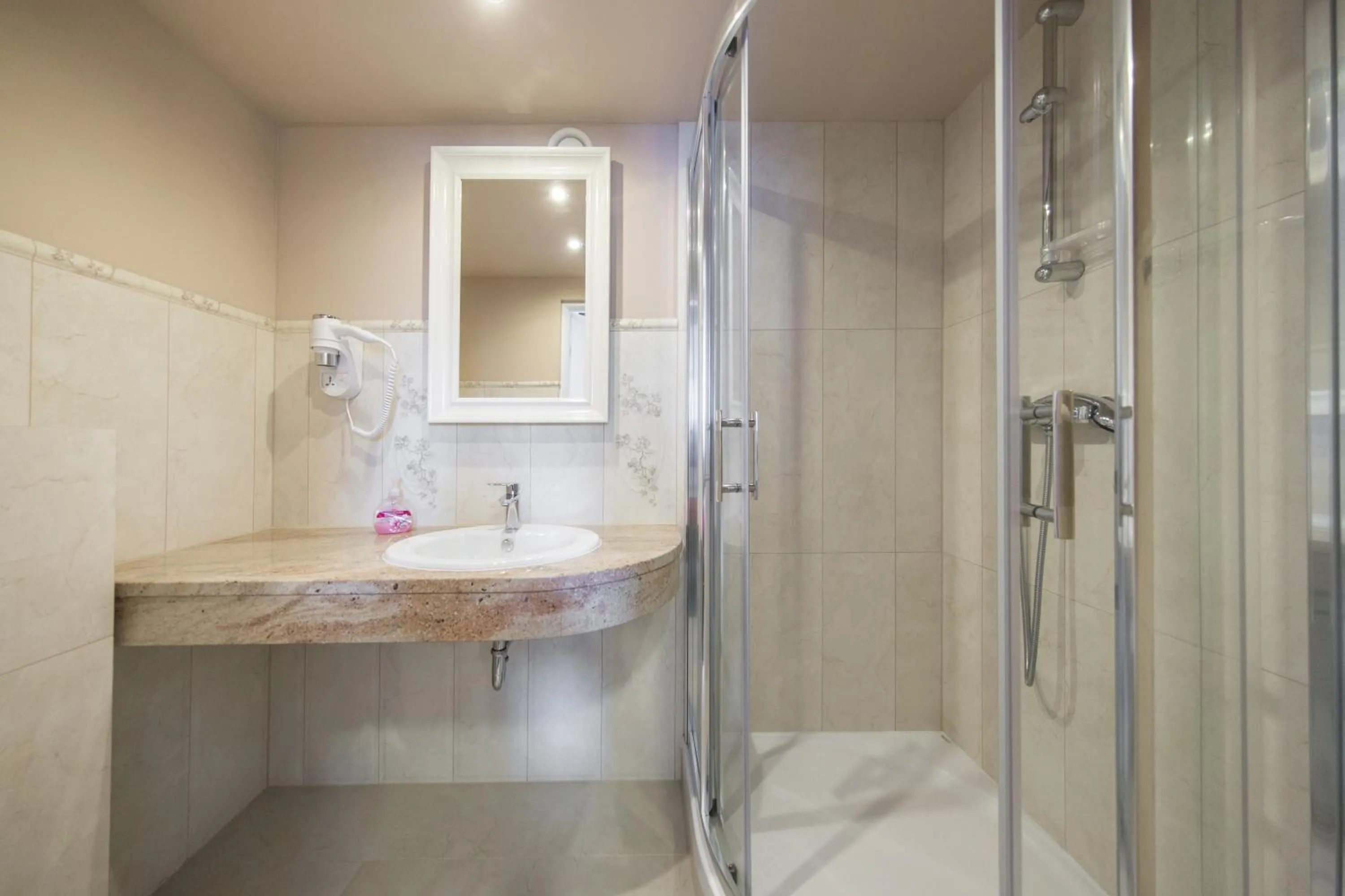 Shower in Willa Excelsior