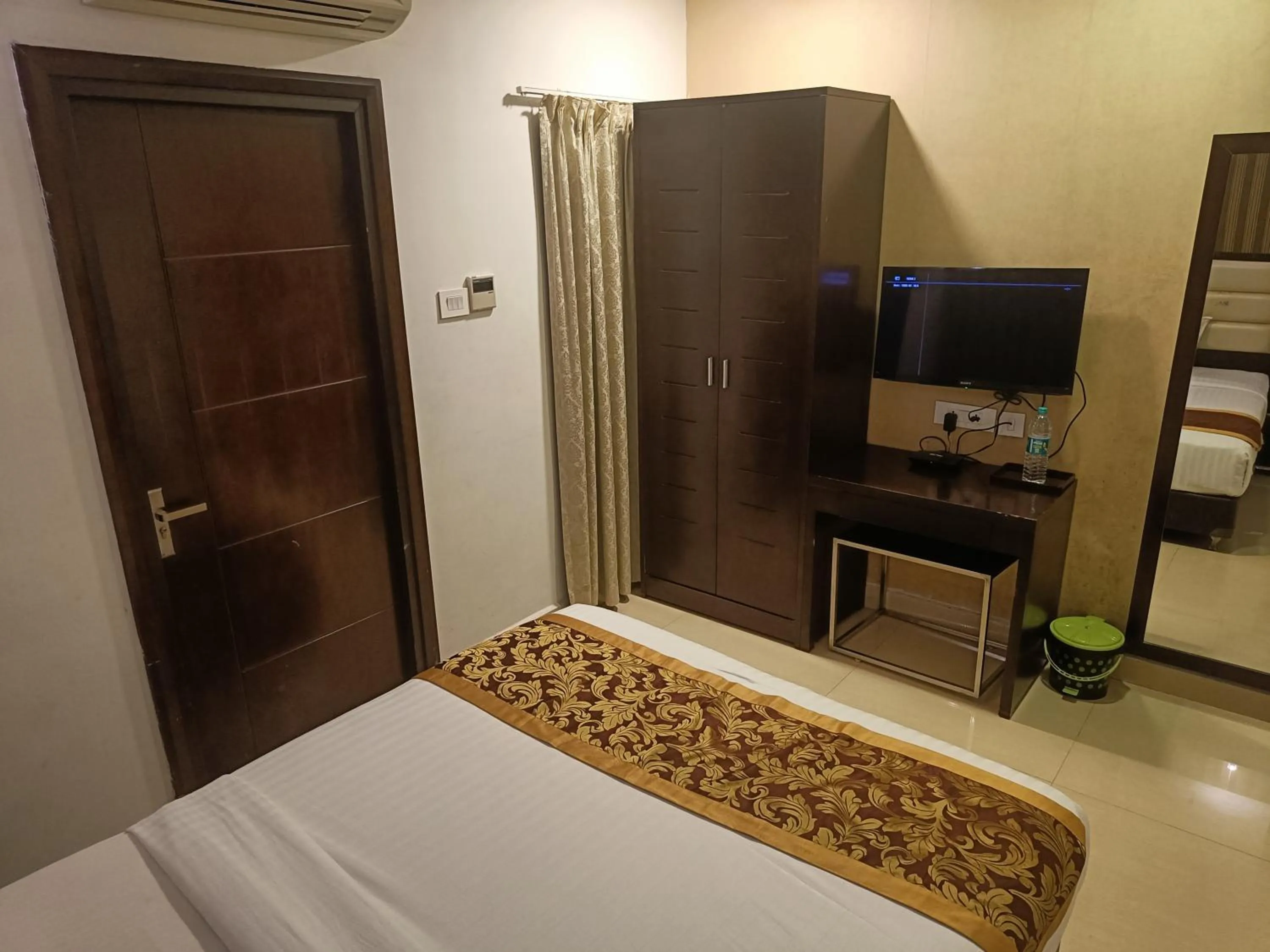 Bed in The Kings Park Residency