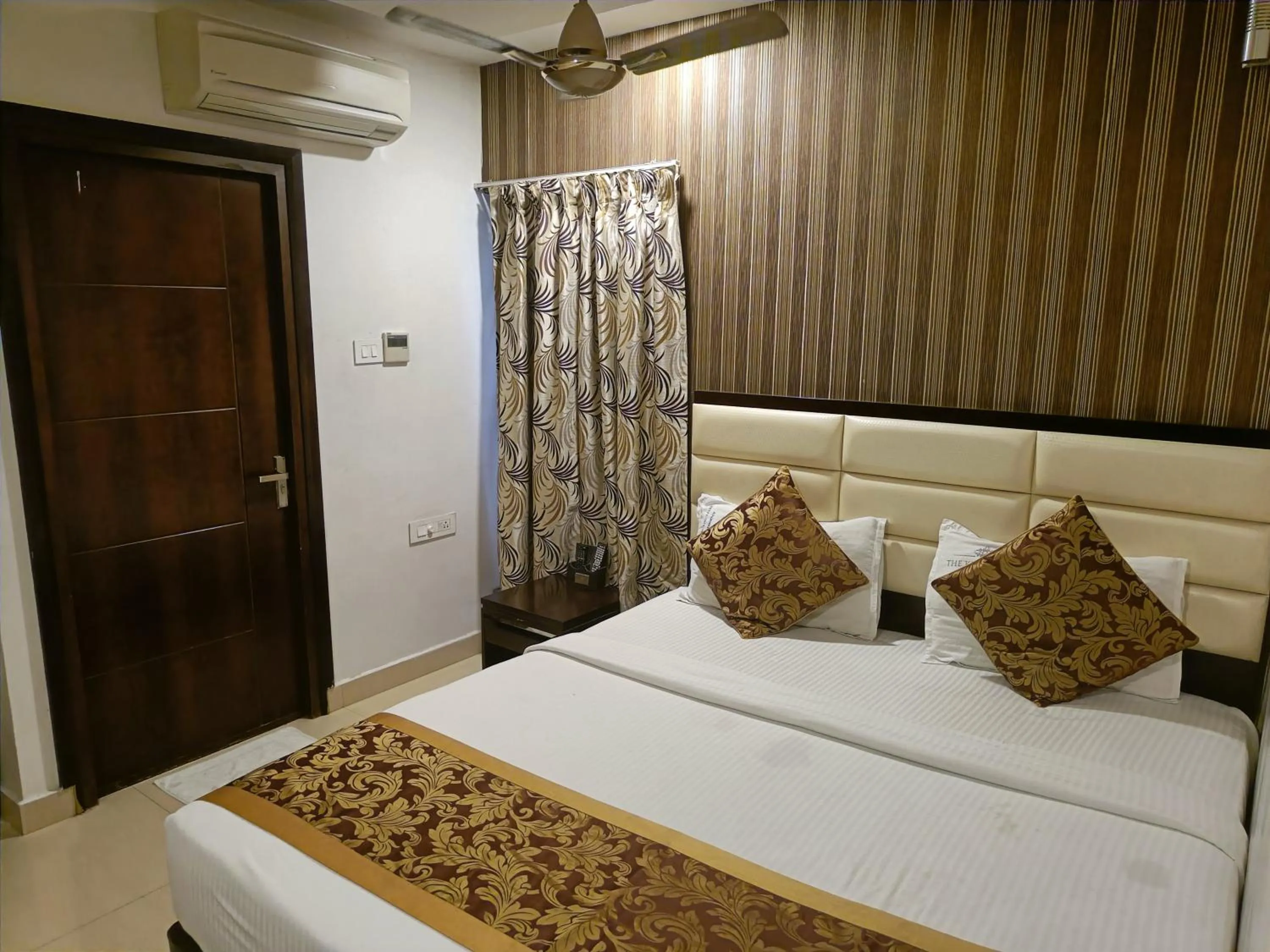 Bed in The Kings Park Residency