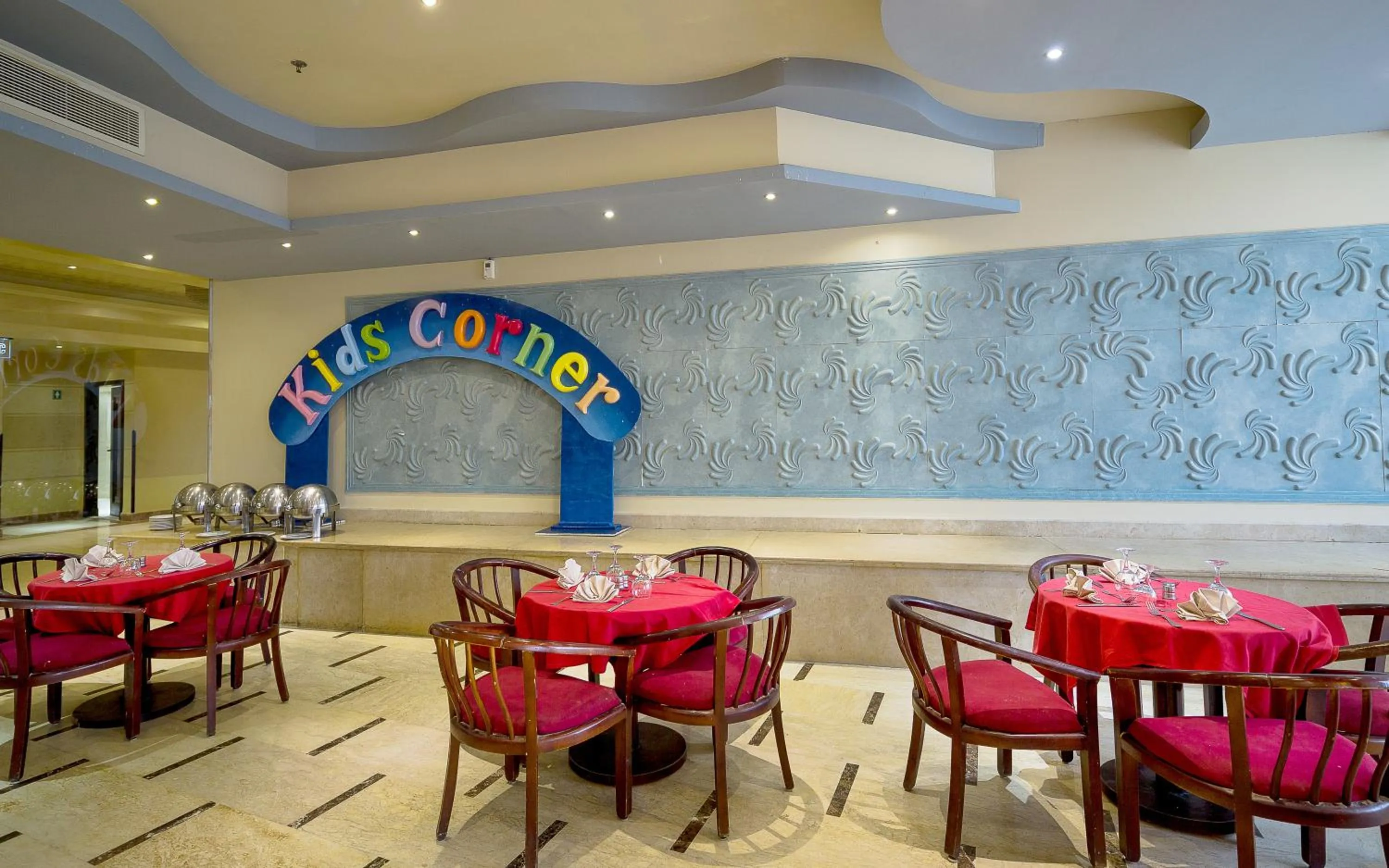 Restaurant/Places to Eat in Hawaii Caesar Palace Aqua Park - Families and Couples Only