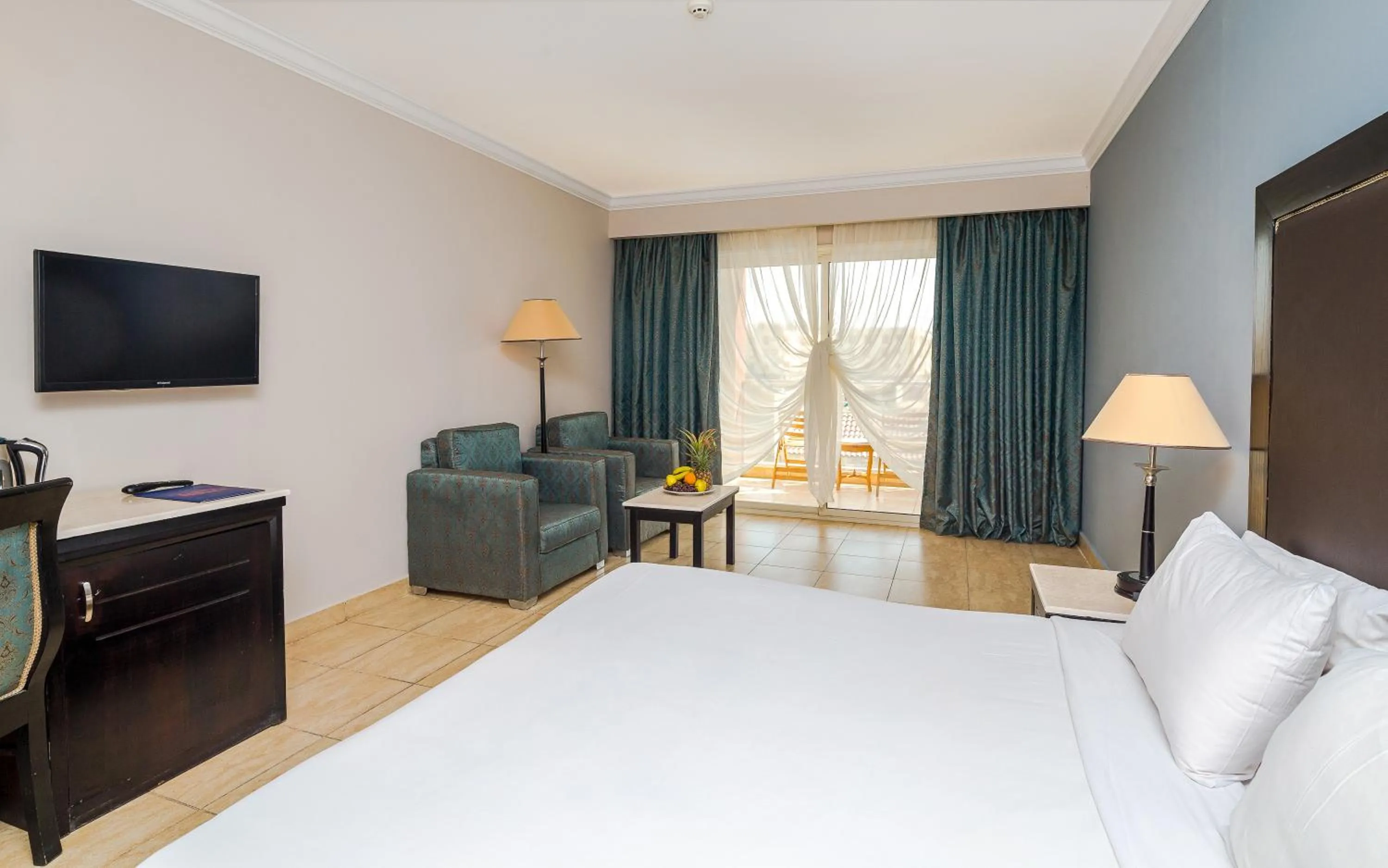 Living room, Bed in Hawaii Caesar Palace Aqua Park - Families and Couples Only