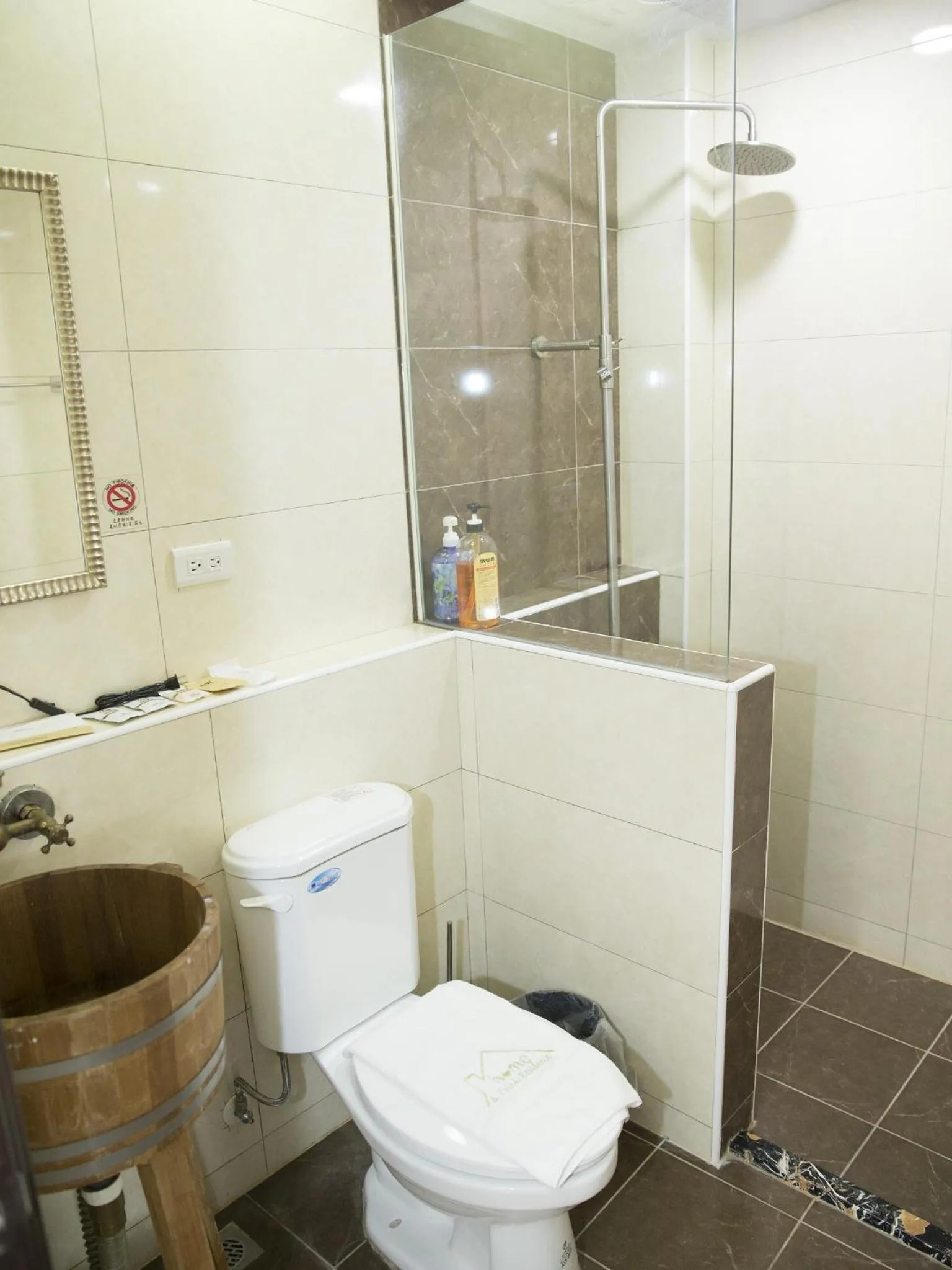 Deluxe Twin Room in Home & Teak Residence