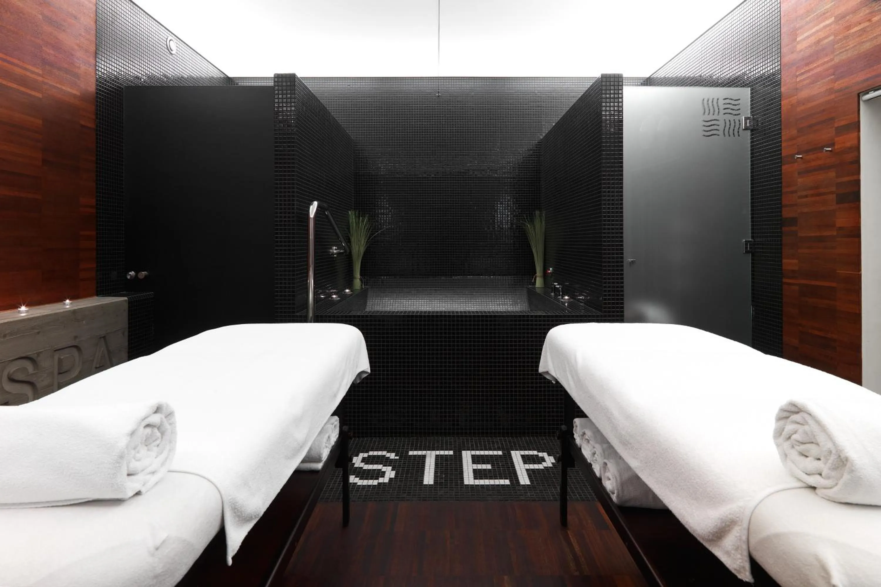 Massage in HOT_elarnia Hotel & Spa