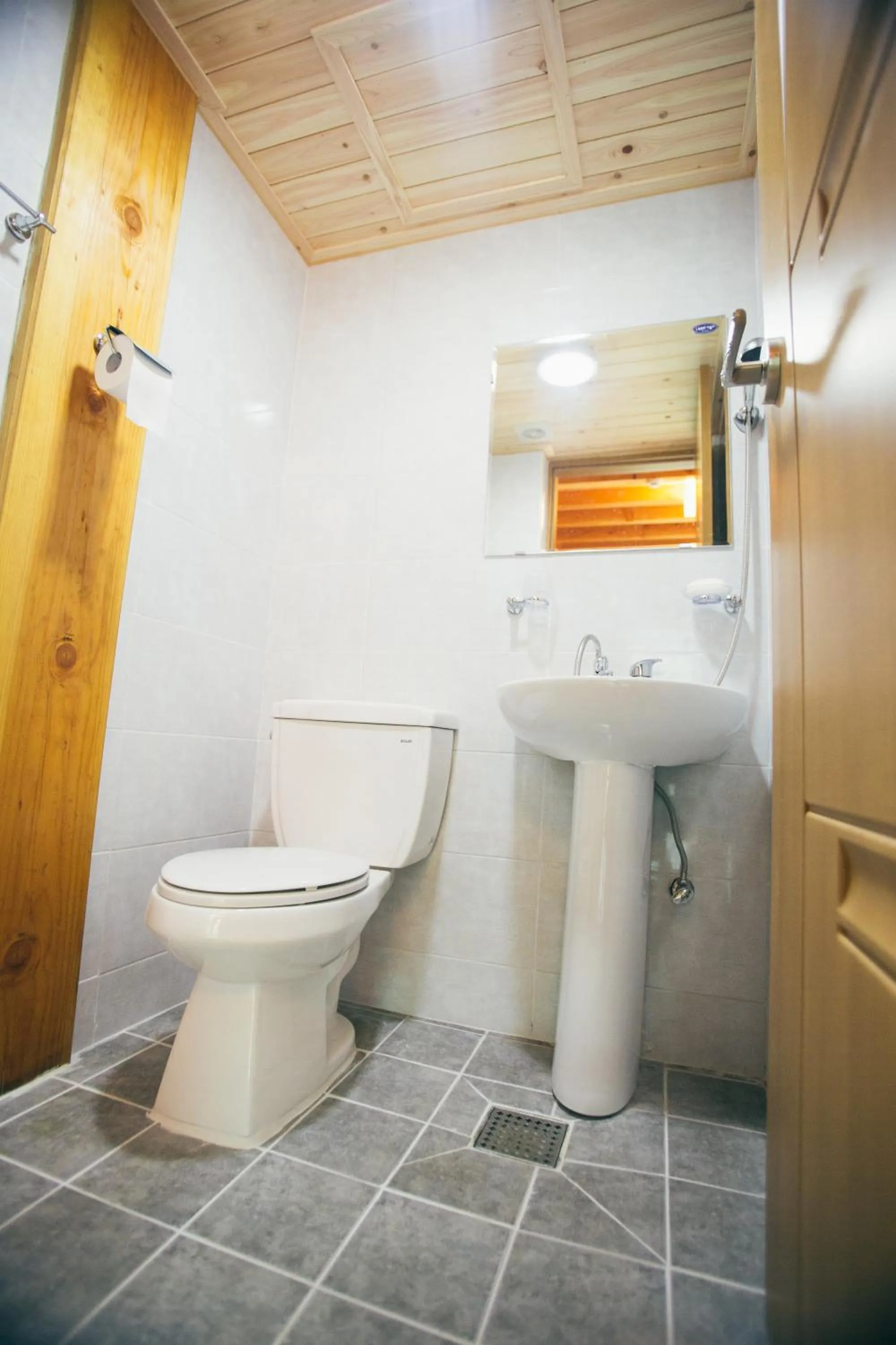 Toilet in Laon Hanok Gguljam