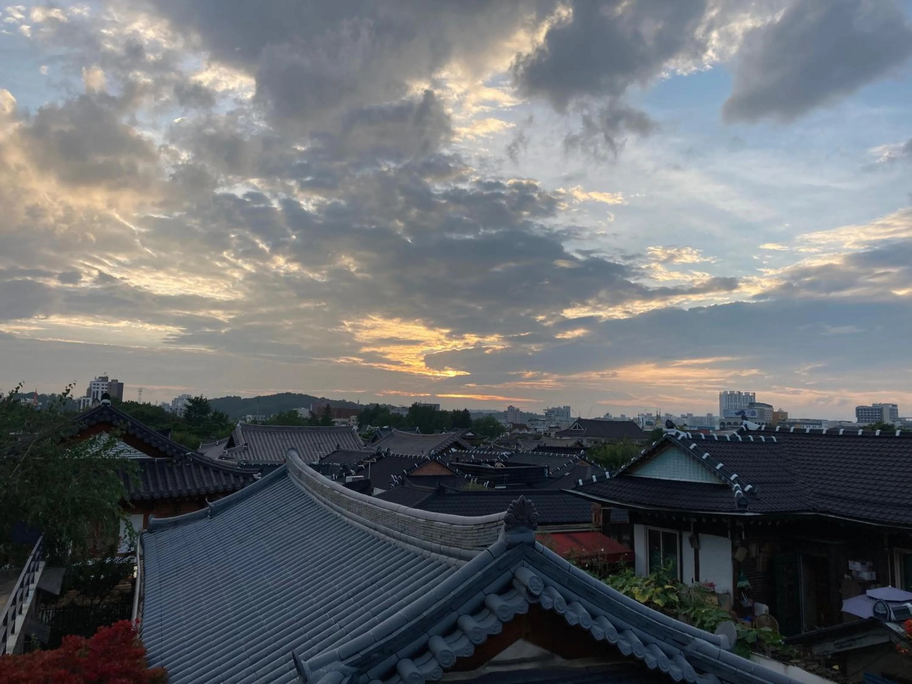 Sunset in Laon Hanok Gguljam