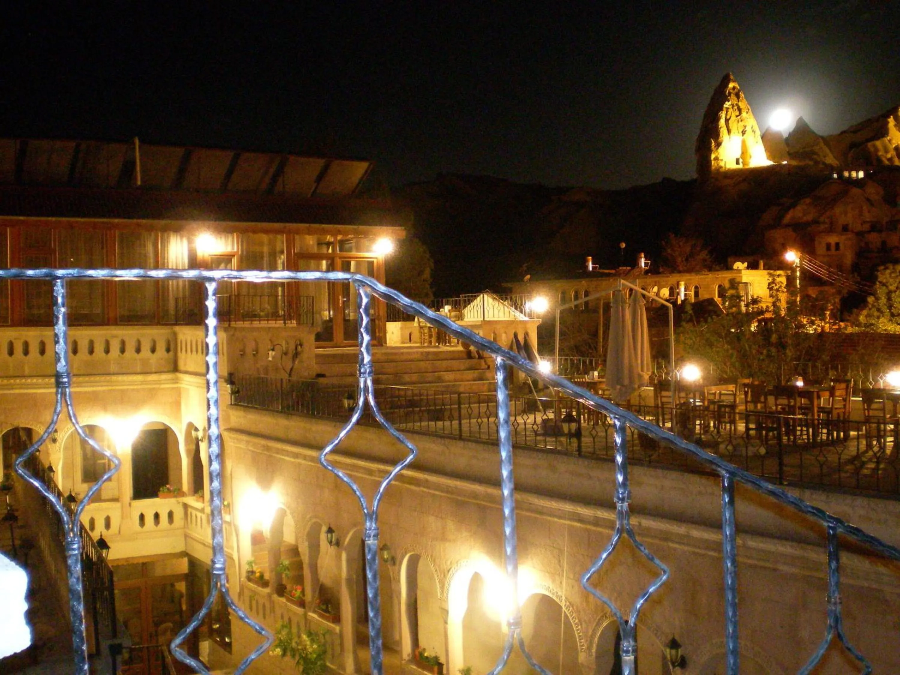 Night in Nature Park Cave Hotel