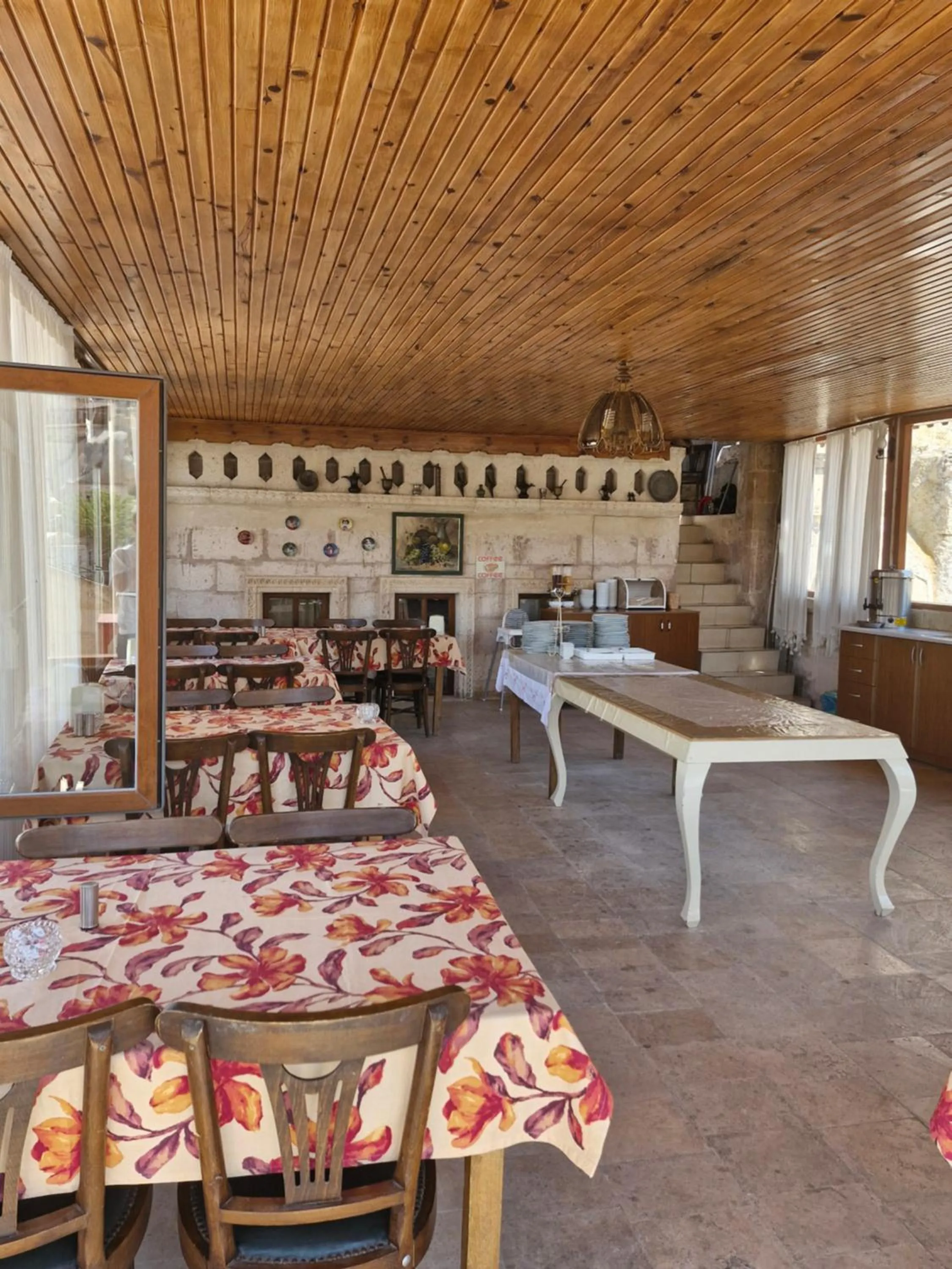 Restaurant/places to eat in Nature Park Cave Hotel