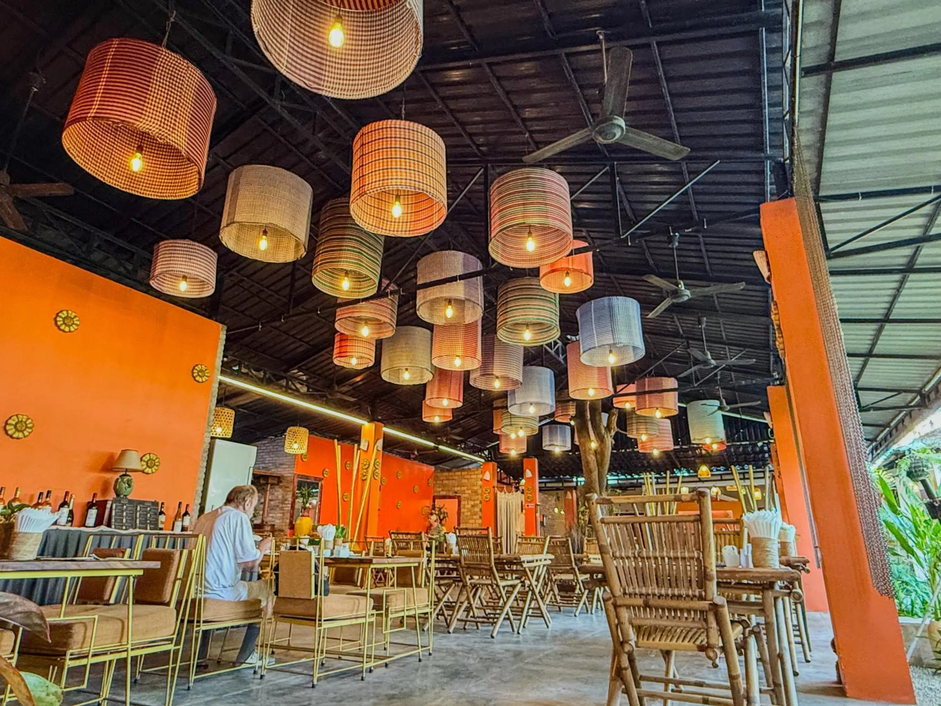 Restaurant/places to eat in Central Privilege Hotel