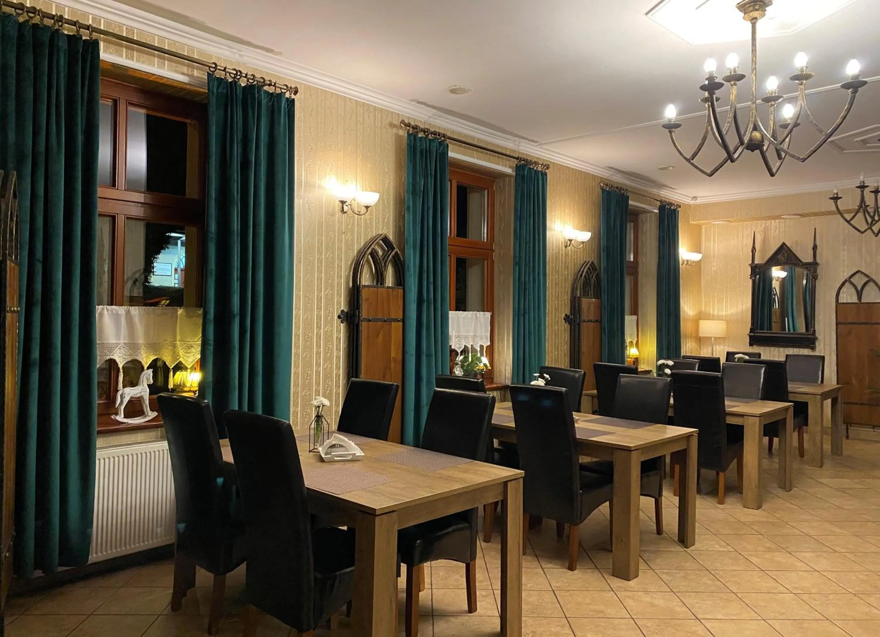 Restaurant/places to eat in Hotel i Restauracja Castle