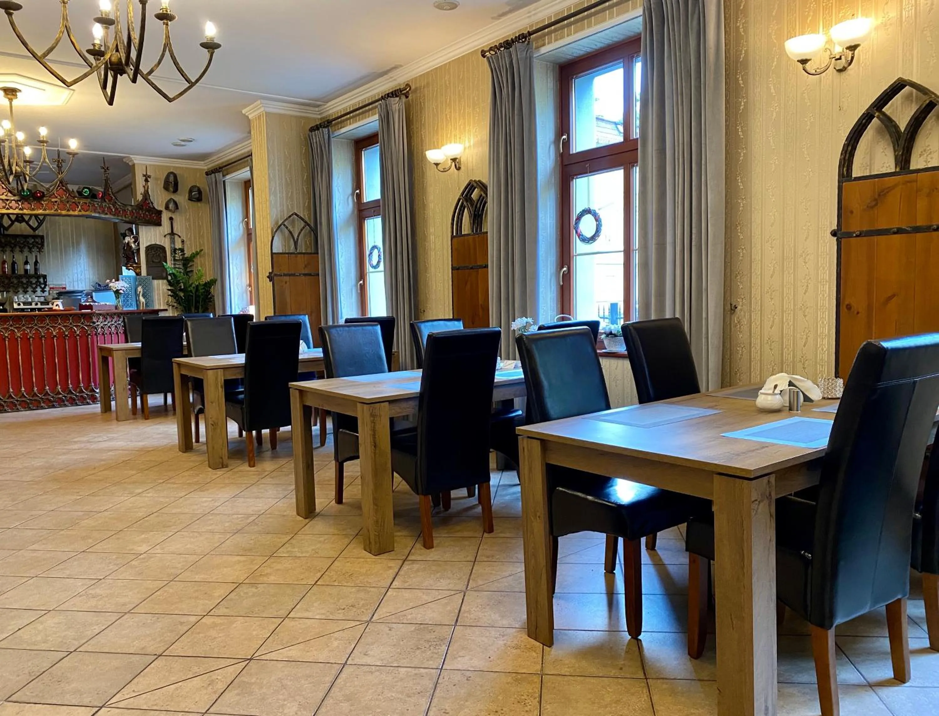 Restaurant/places to eat in Hotel i Restauracja Castle