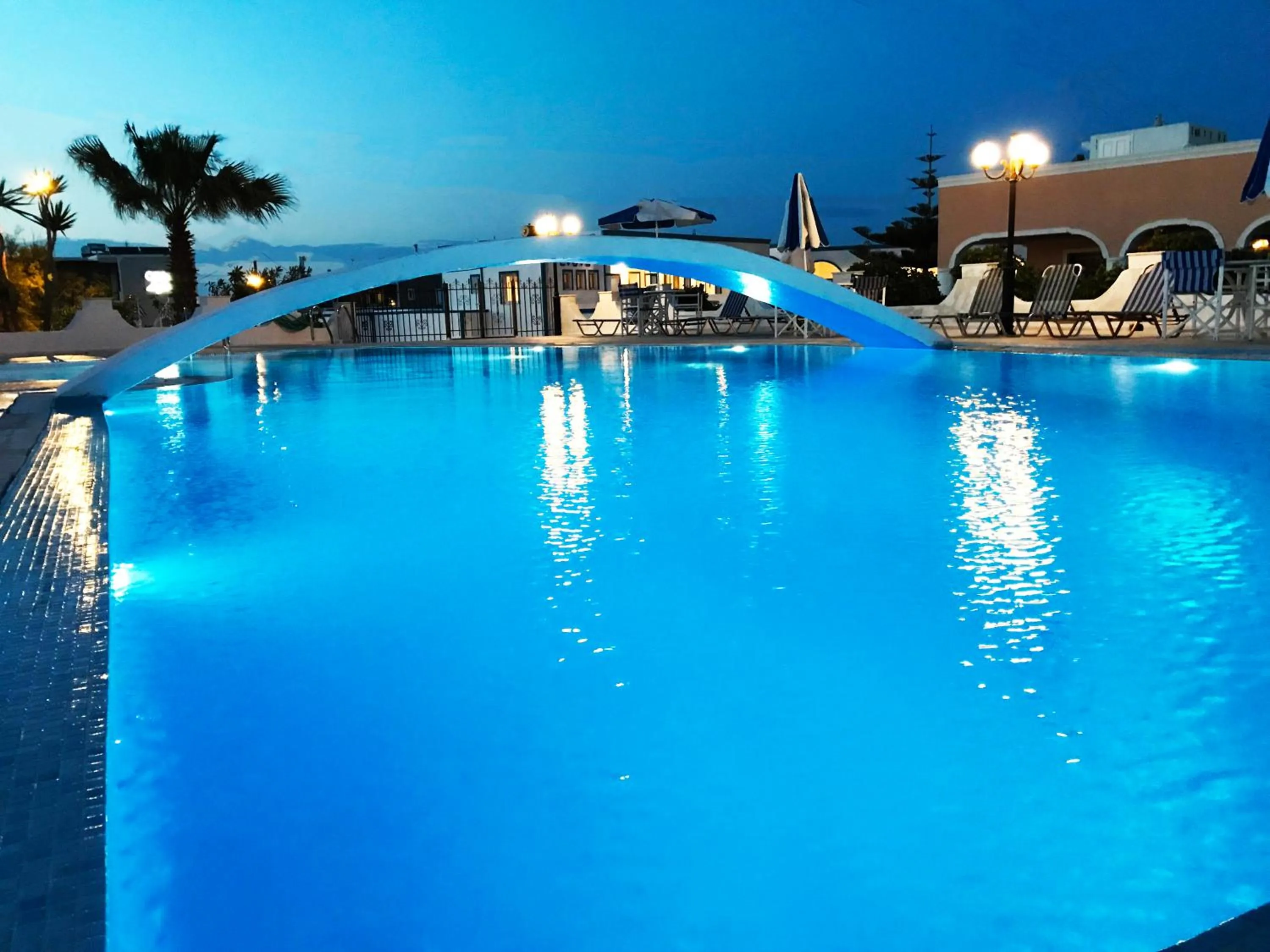 Swimming pool in Hotel Lodos