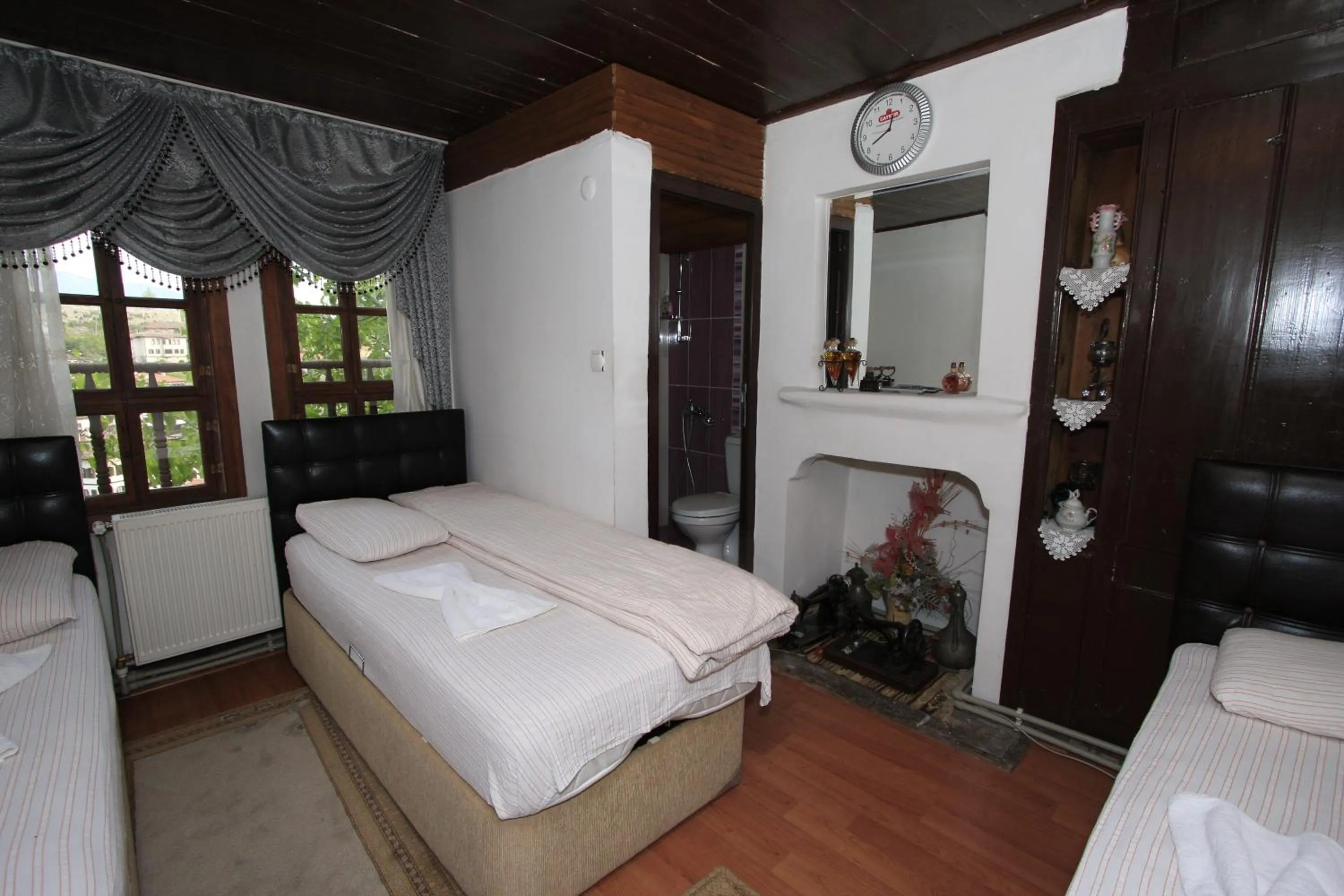 Photo of the whole room, Bed in Efe Guest House
