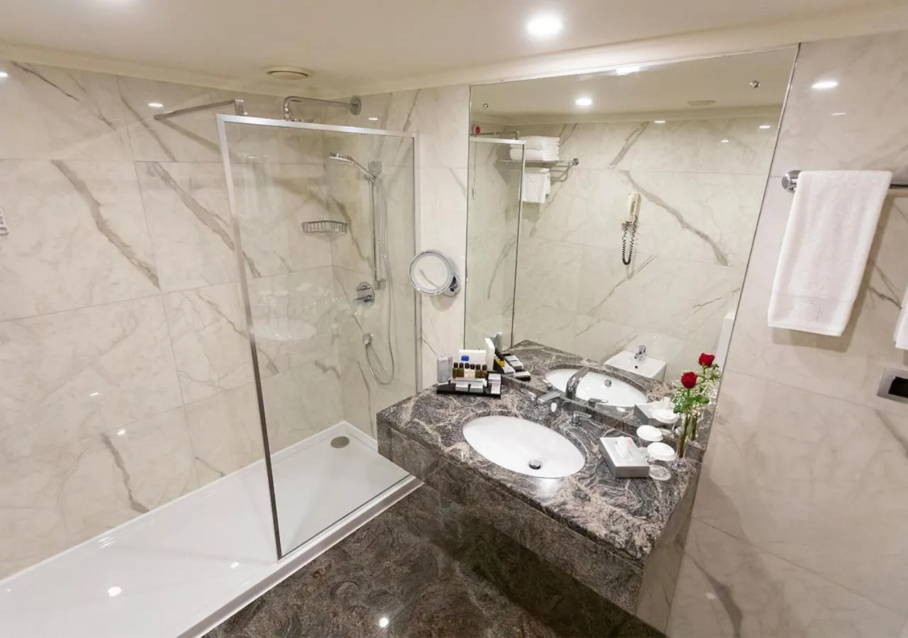 Shower in Zorlu Grand Hotel Trabzon