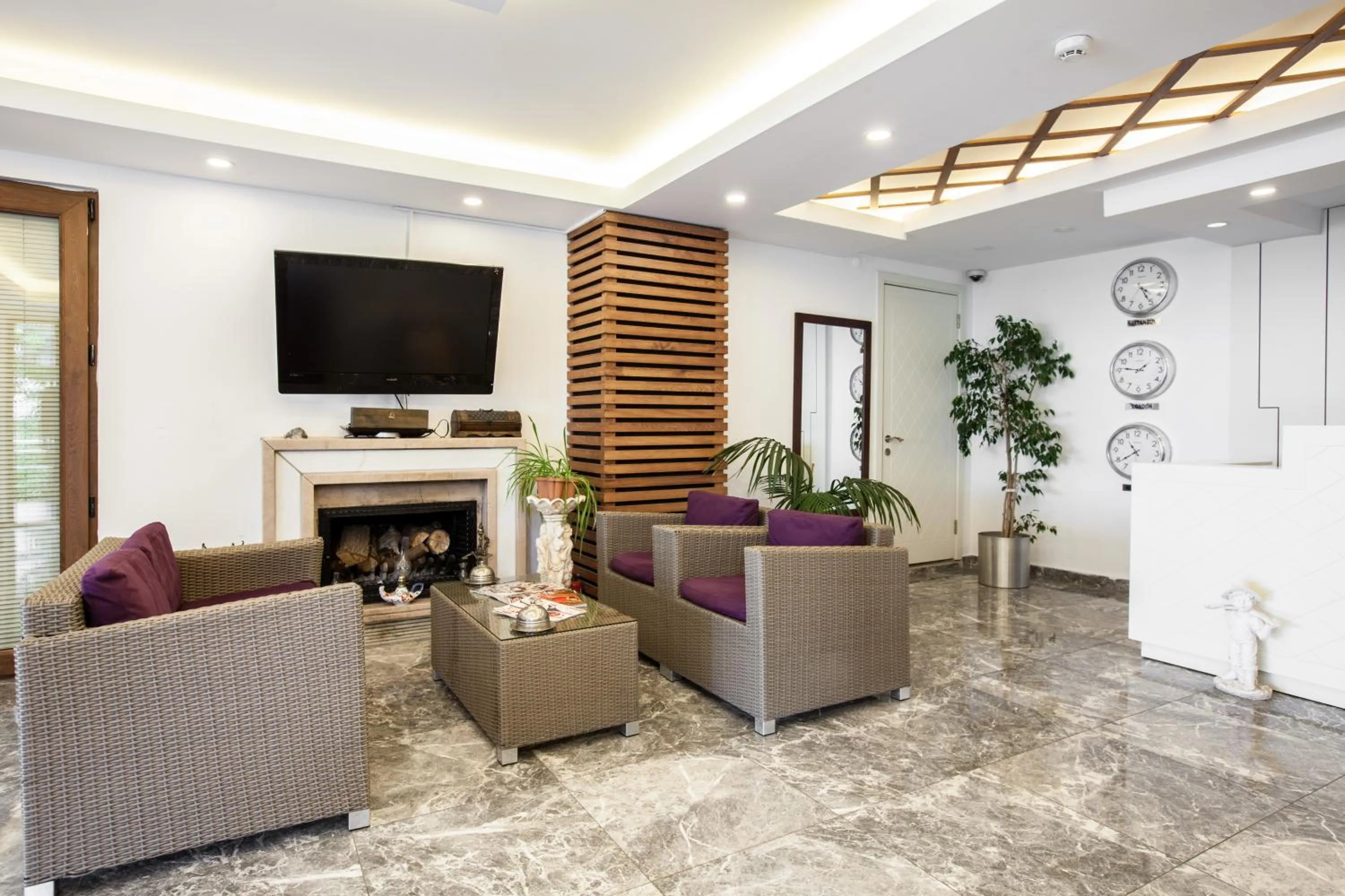 Communal lounge/ TV room in Buyukada Comfort OTEL