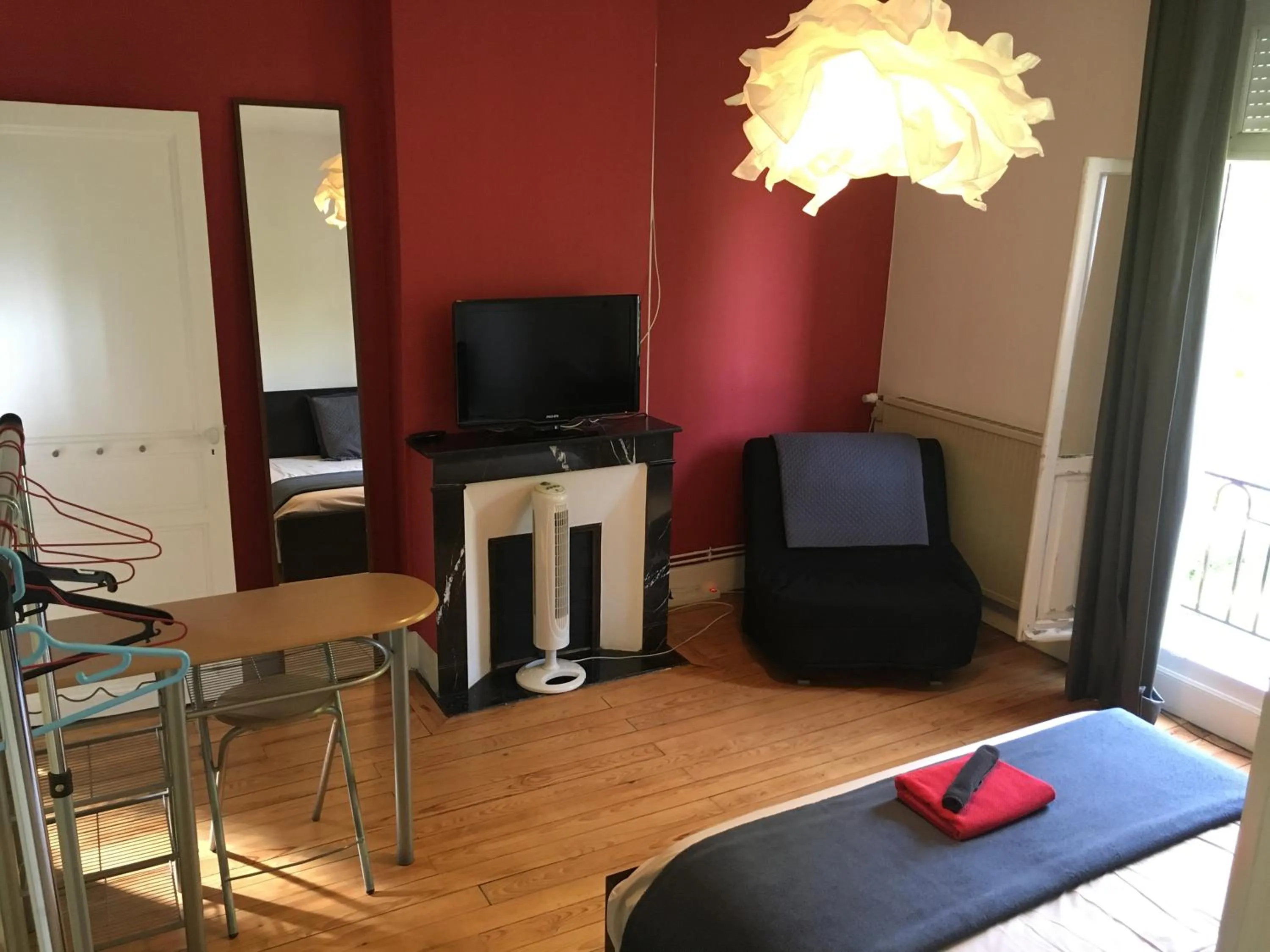 TV and multimedia in Chez Dan et Véro - Chambre d'hôte