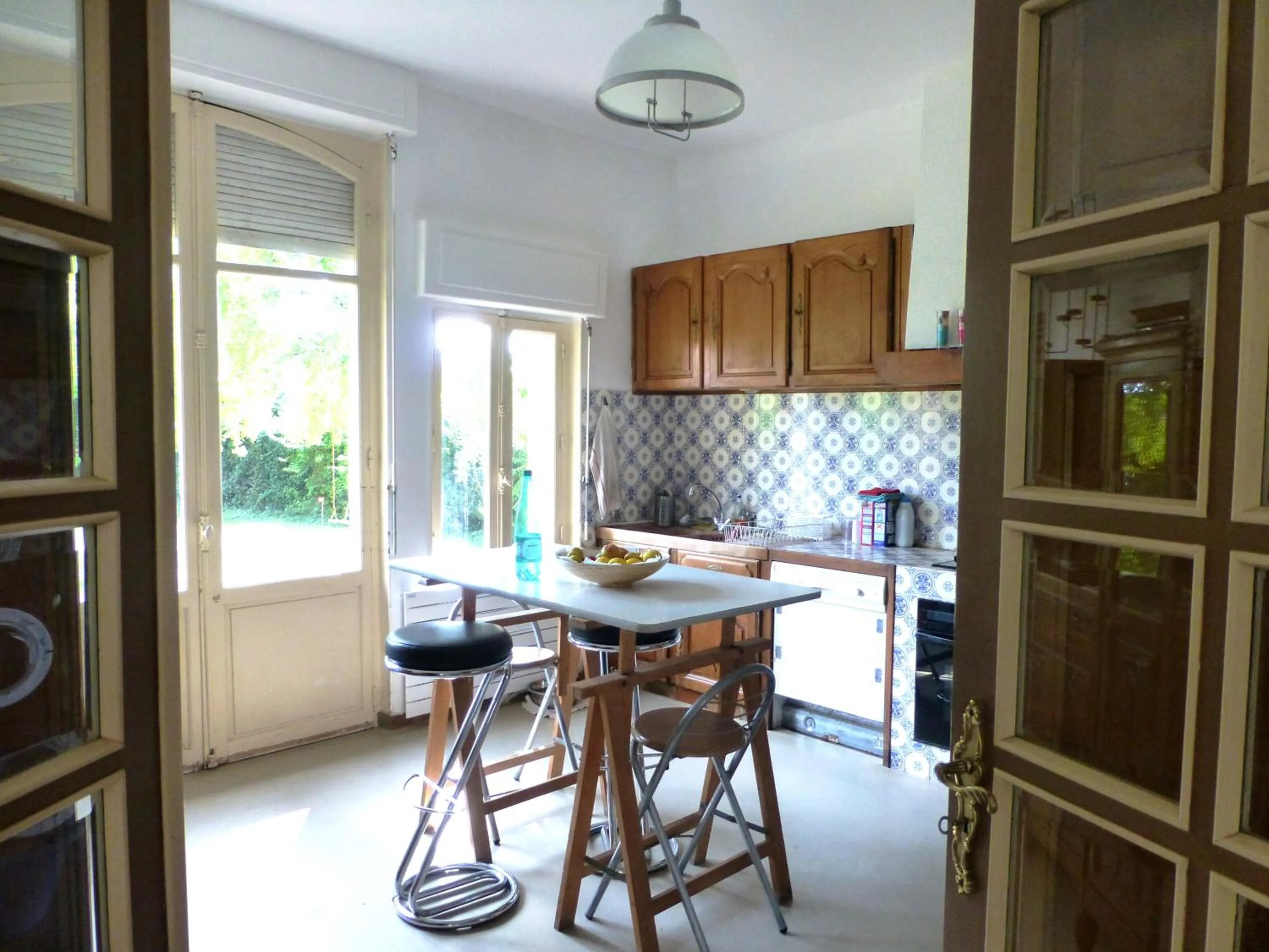 Communal kitchen in Chez Dan et Véro - Chambre d'hôte