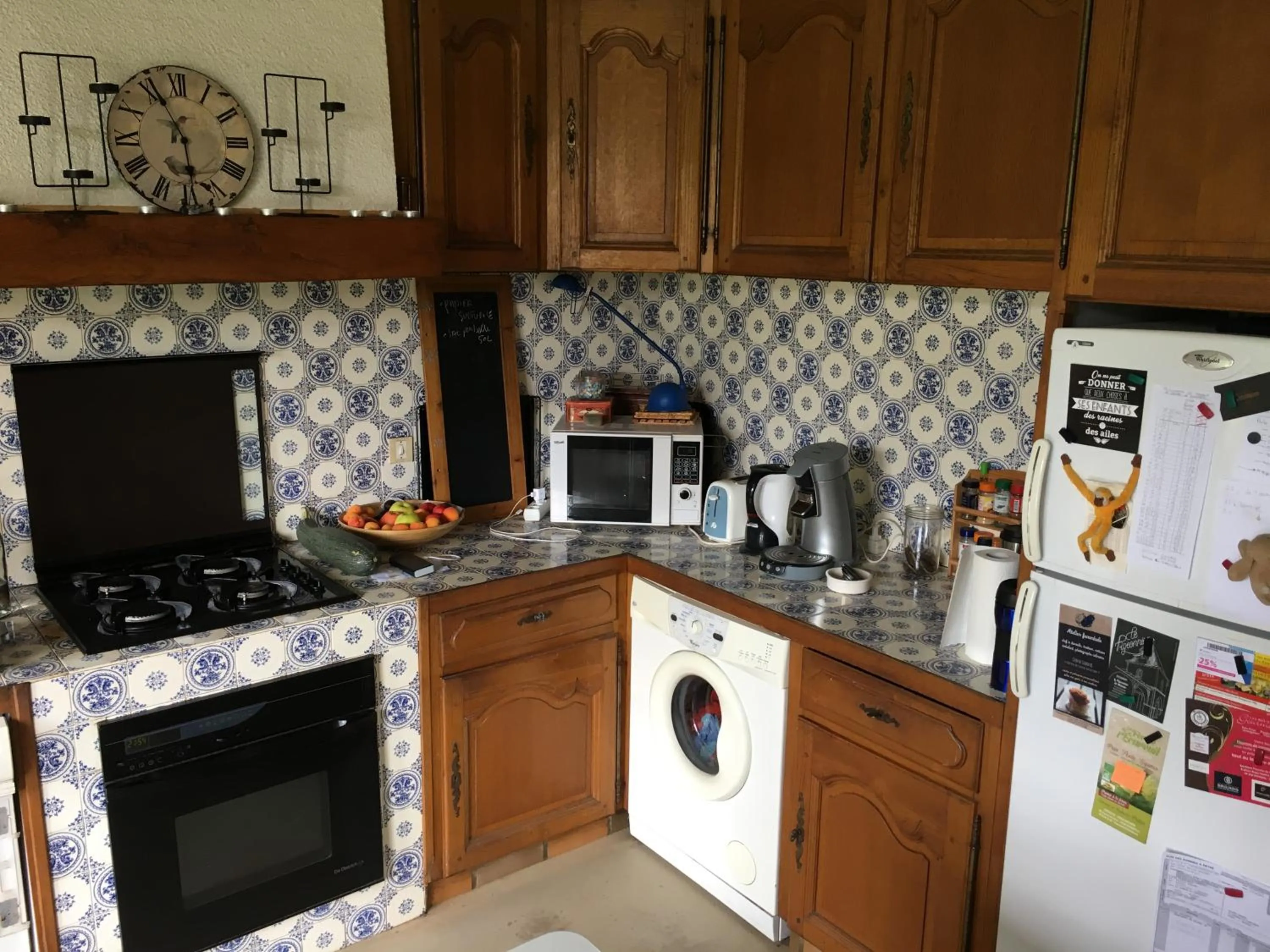 Communal kitchen in Chez Dan et Véro - Chambre d'hôte