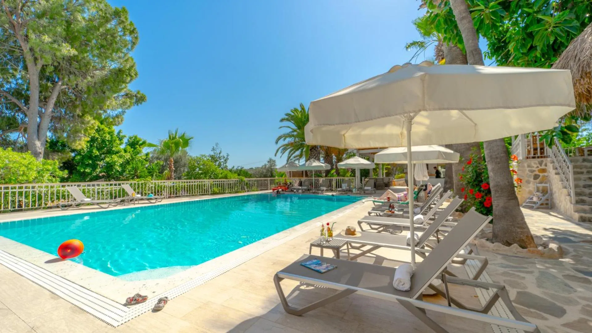 Golden Lighthouse Hotel