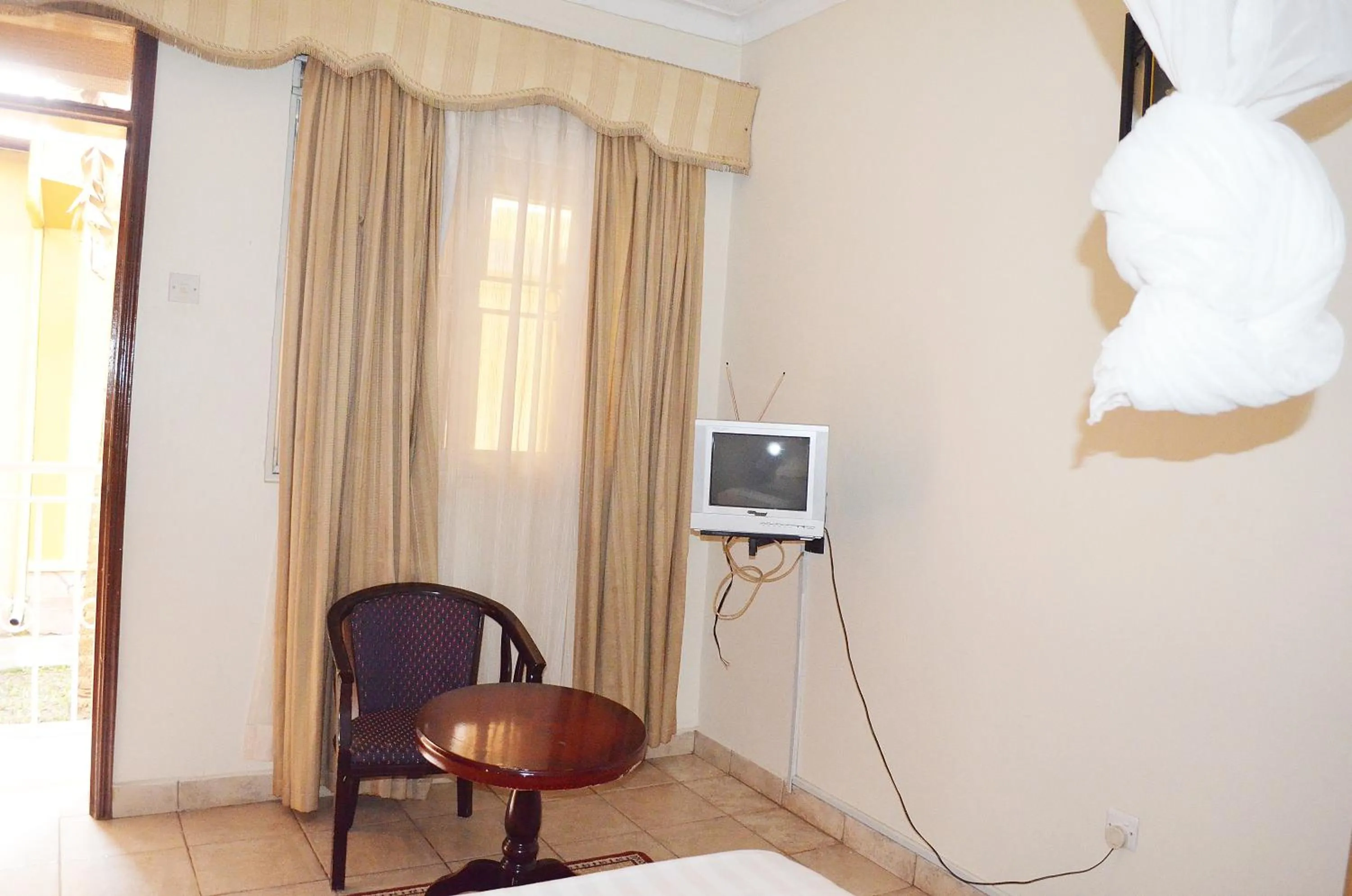 TV and multimedia in Victoria Travel Hotel