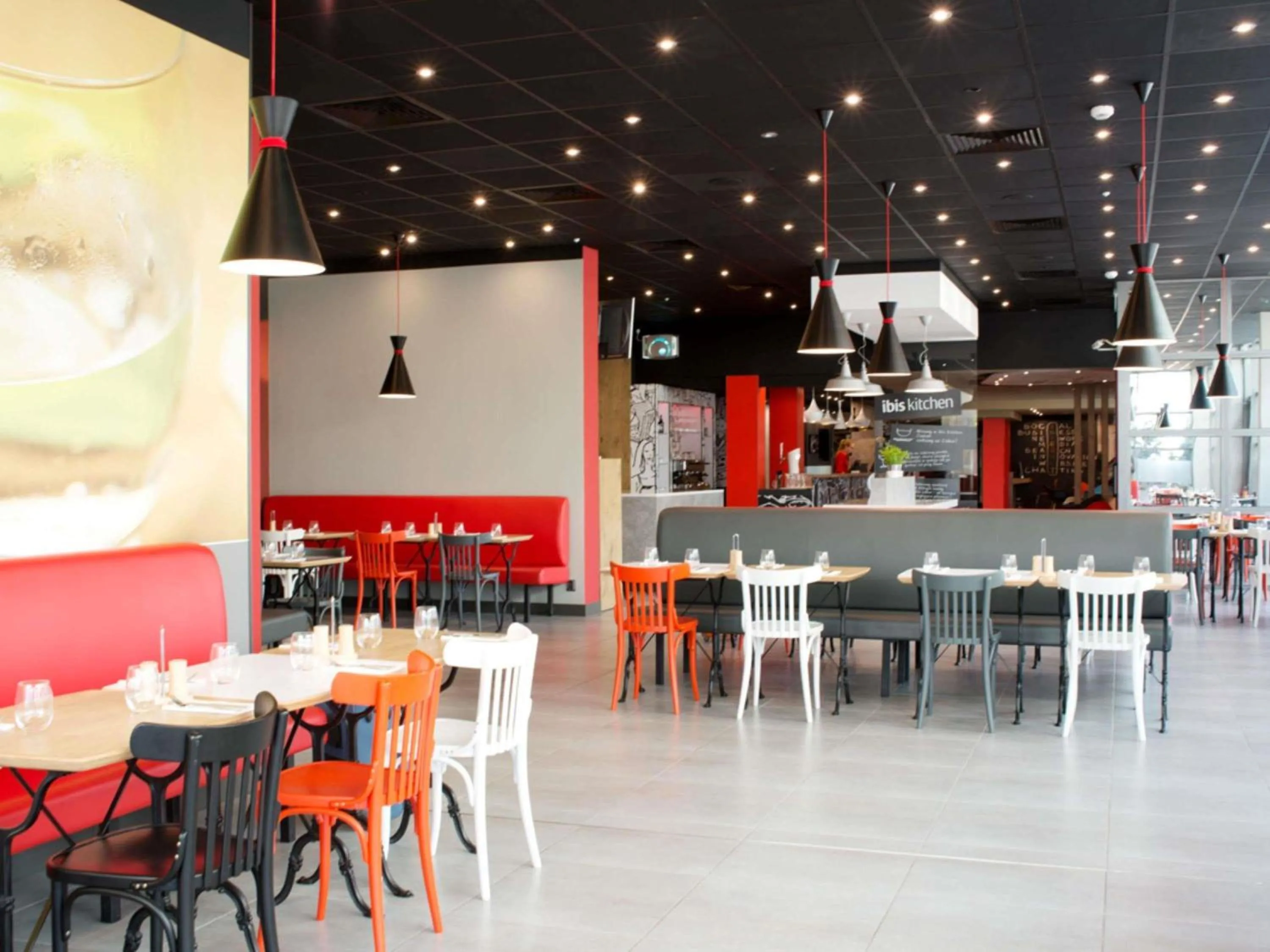 Restaurant/places to eat in Ibis Poznan Stare Miasto