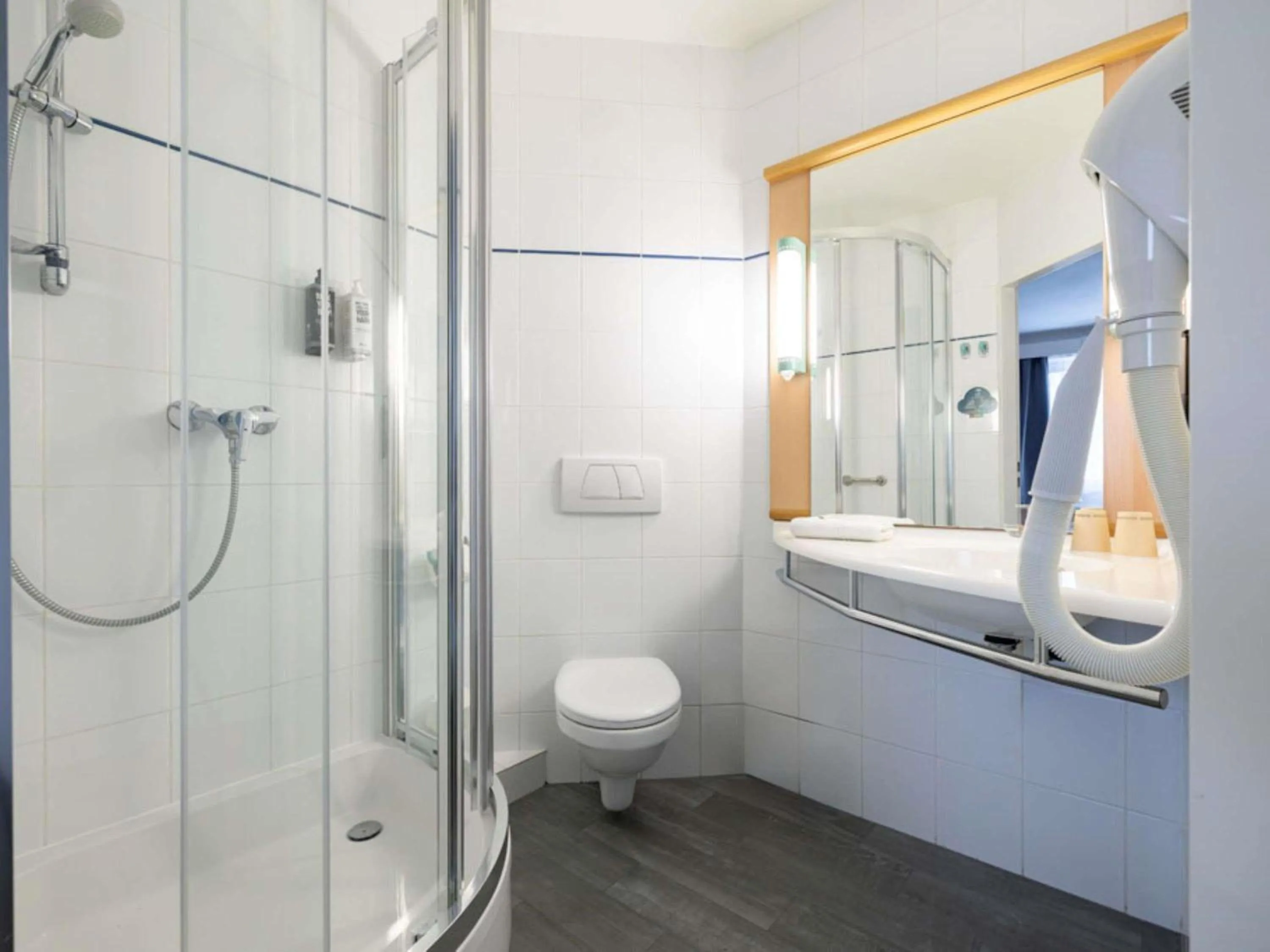 Bedroom in Ibis Poznan Stare Miasto