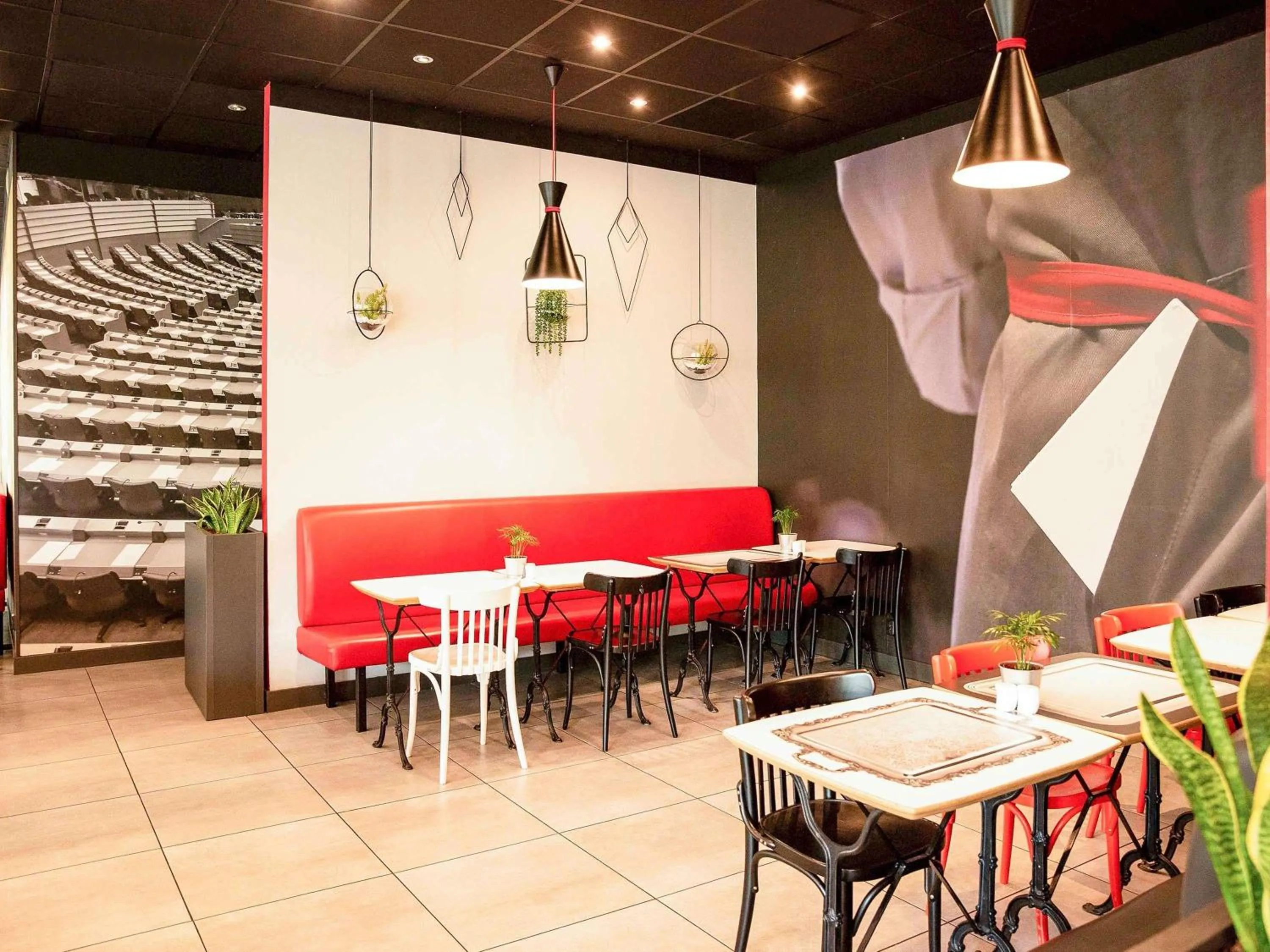 Restaurant/places to eat in Ibis Poznan Stare Miasto