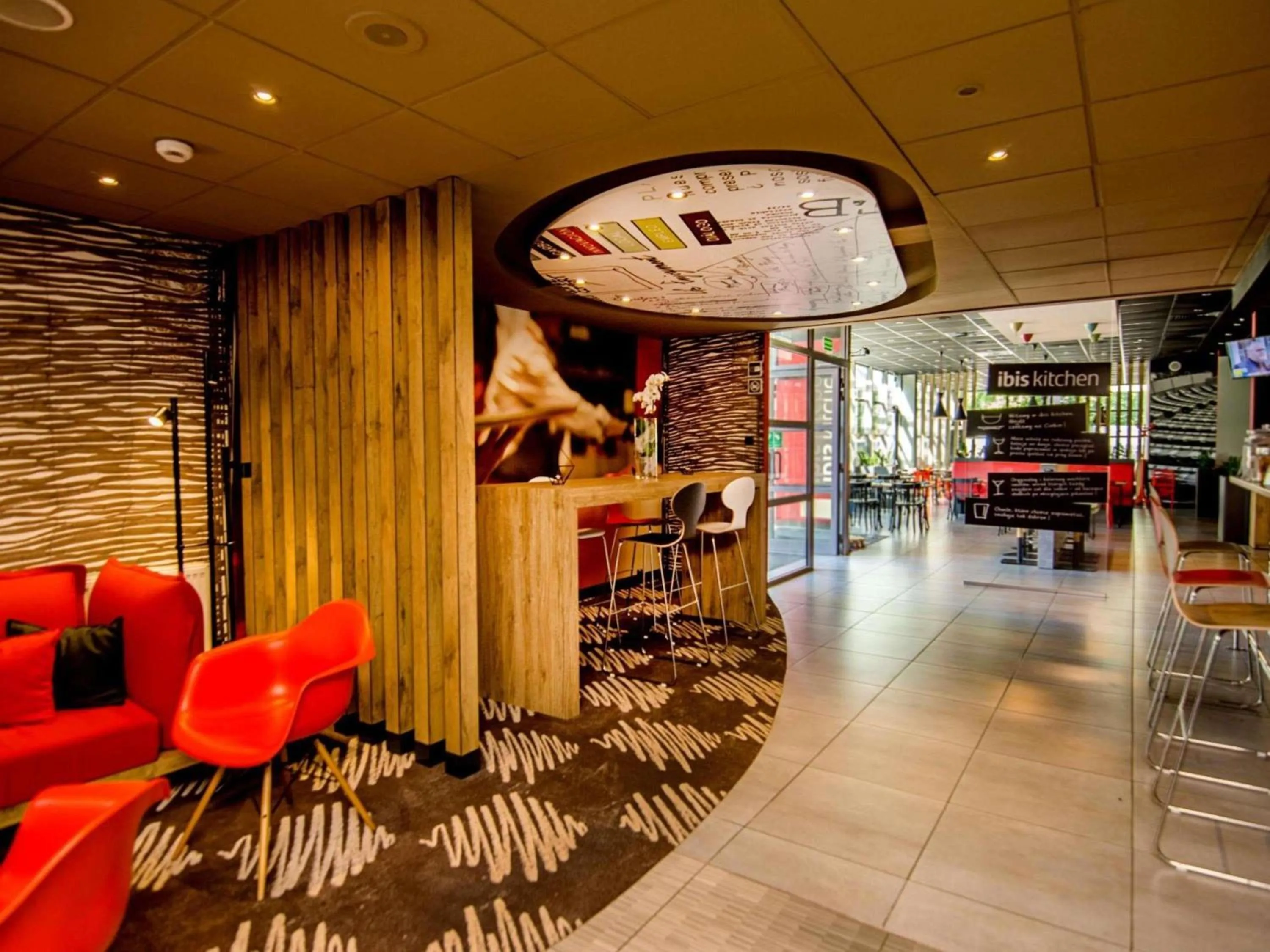 Restaurant/places to eat in Ibis Poznan Stare Miasto