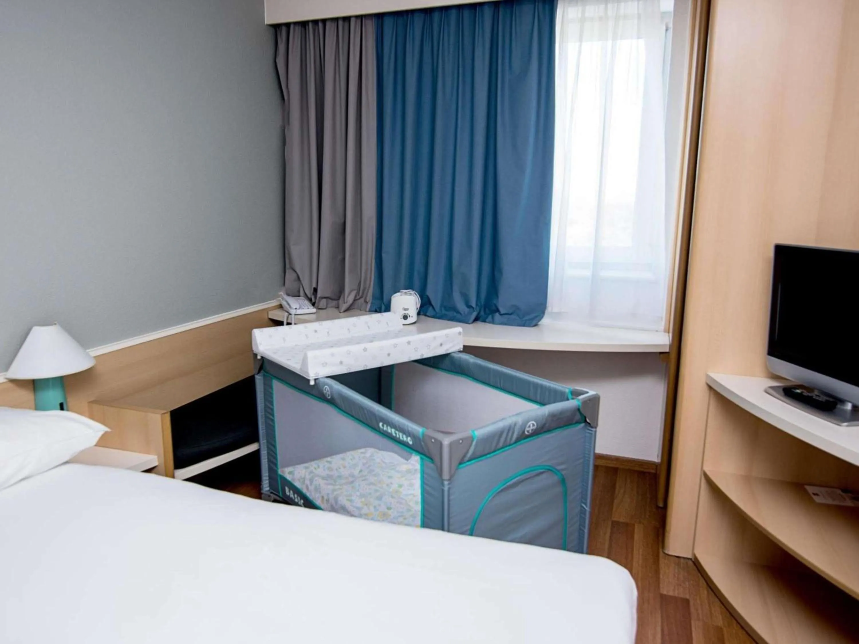 Bedroom, Bed in Ibis Poznan Stare Miasto