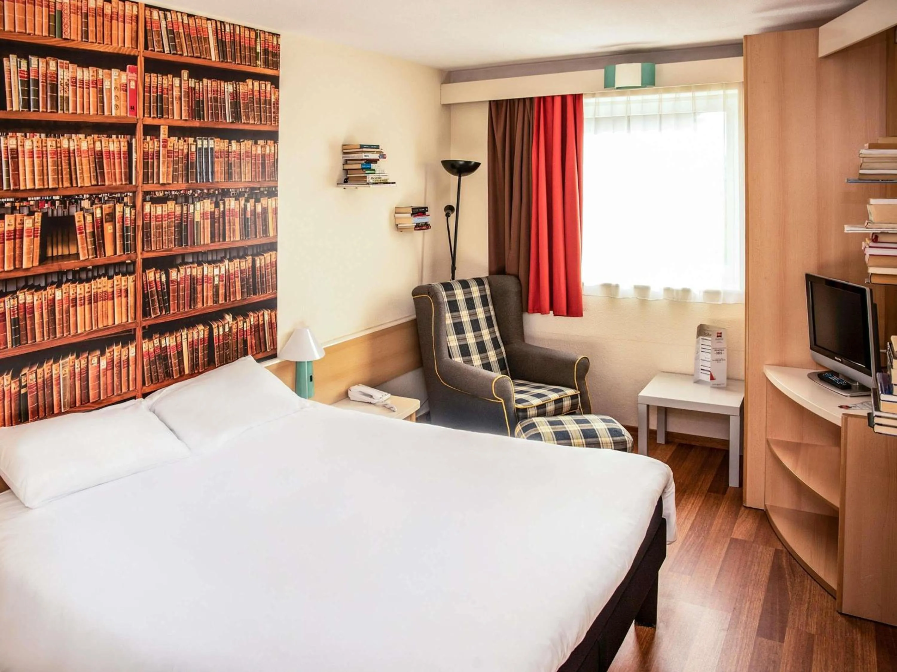 Bedroom, Bed in Ibis Poznan Stare Miasto