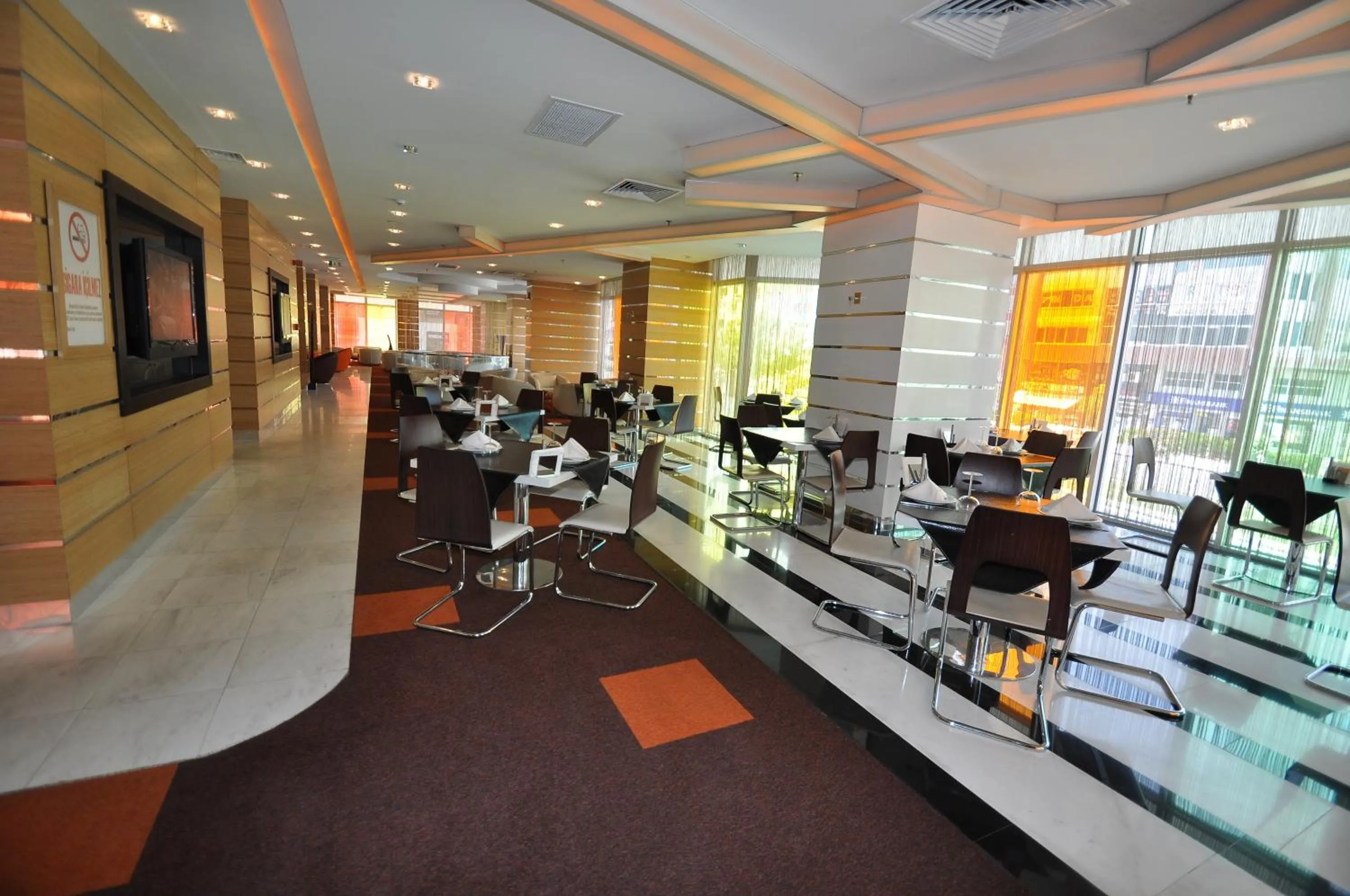 Restaurant/places to eat in City Hotel Ankara