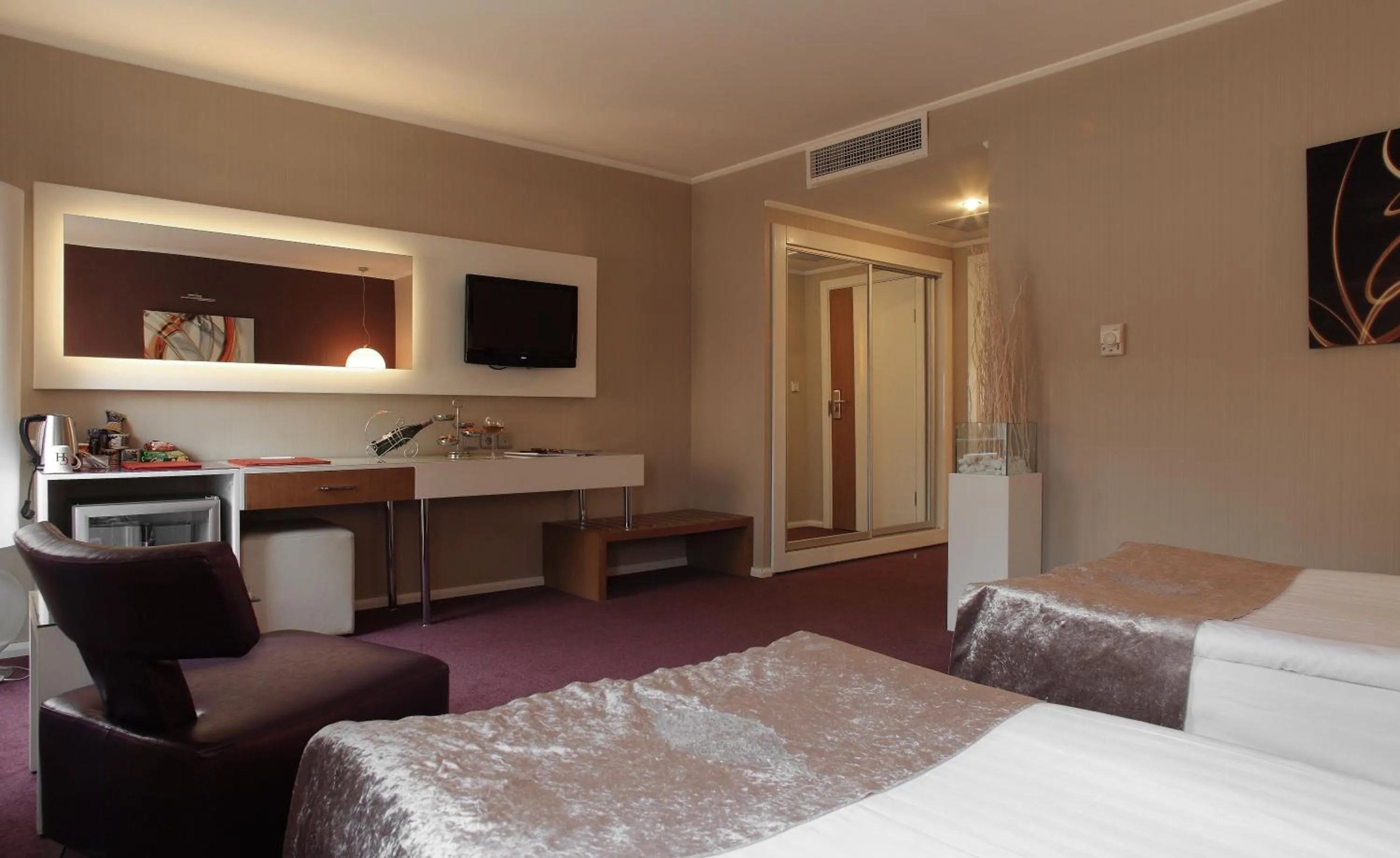 Photo of the whole room, Bed in City Hotel Ankara