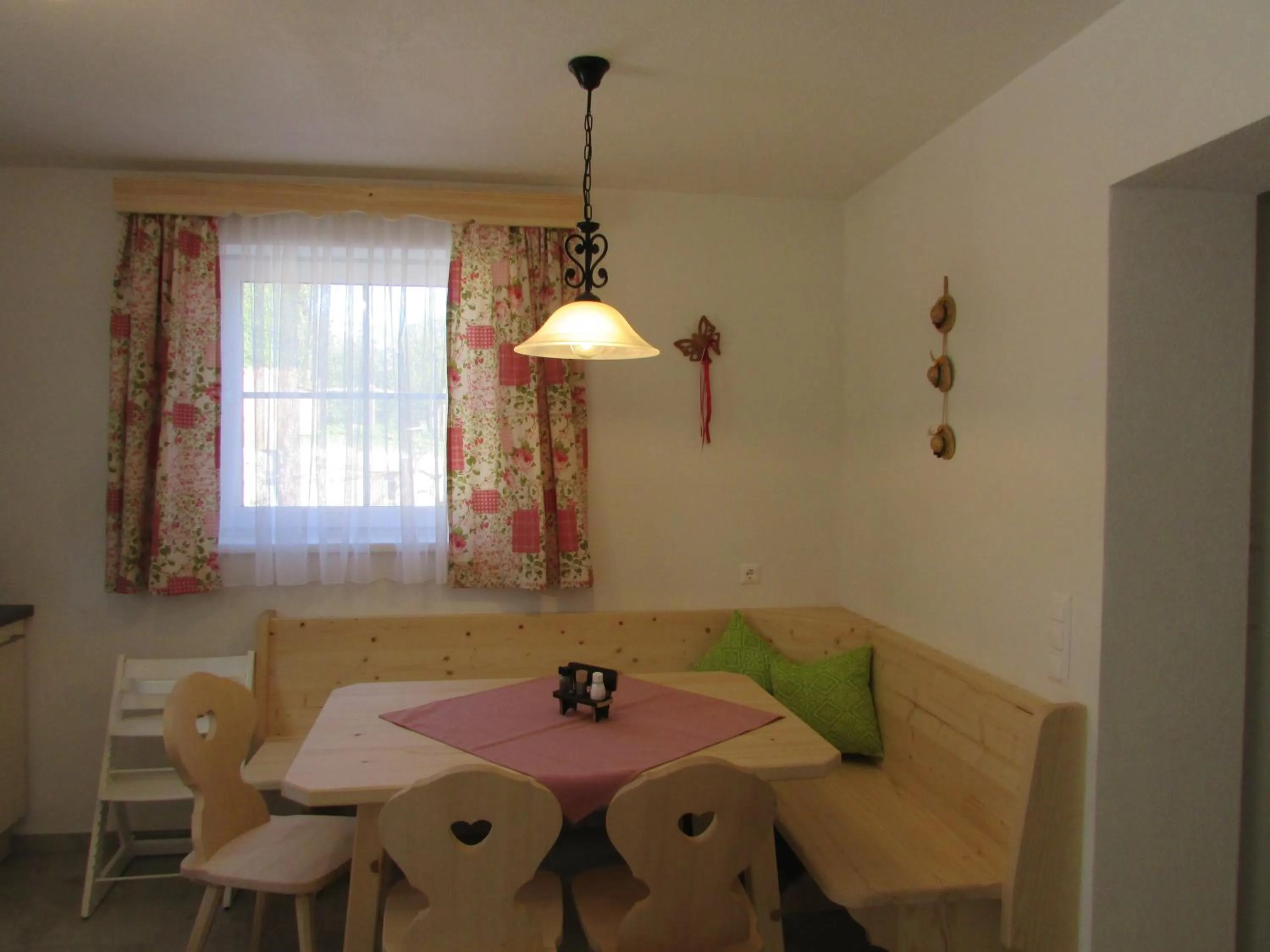 Three-Bedroom Apartment "Krauterhexe" in Ferienwohnungen Maderebner