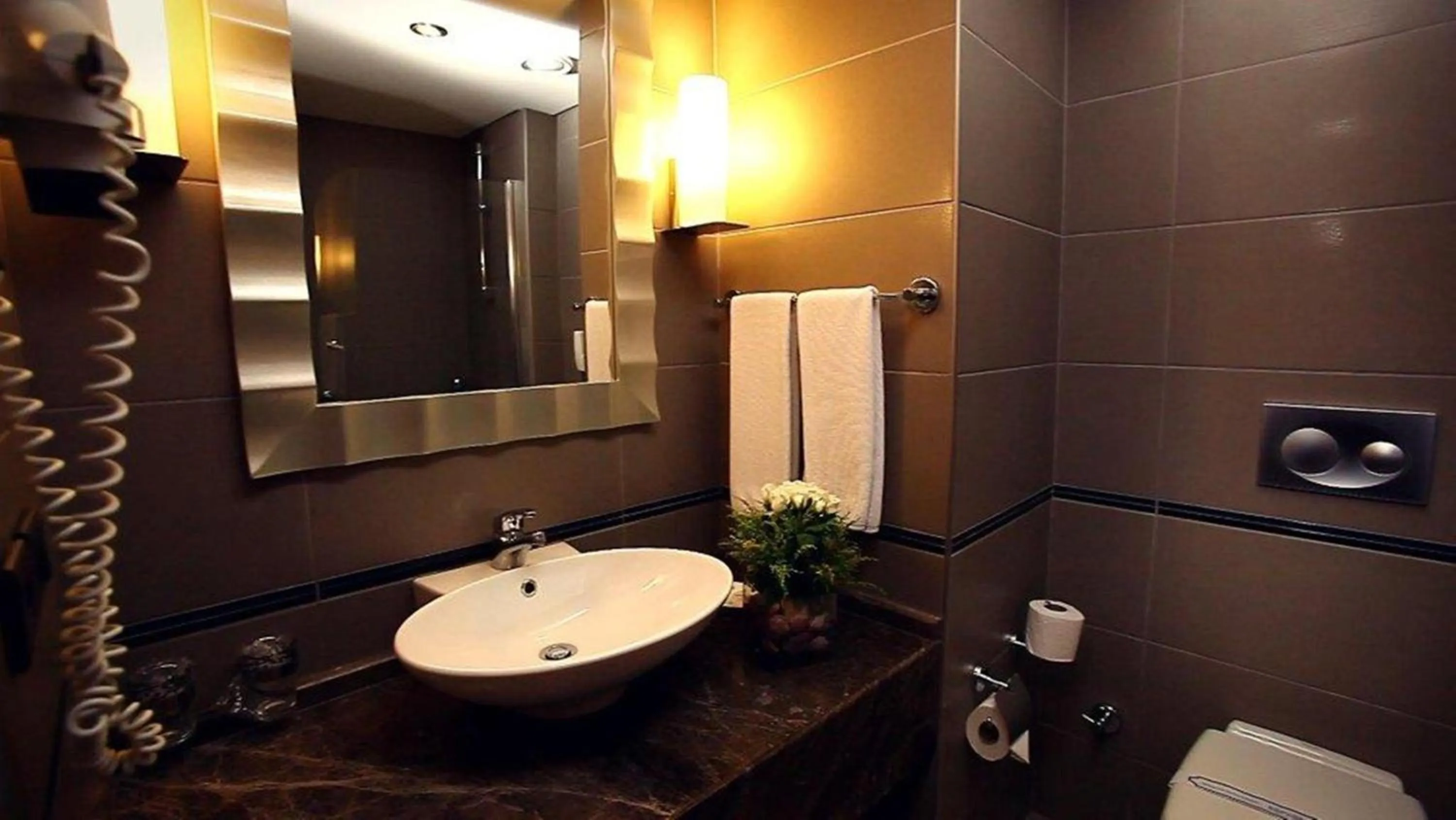 Bathroom in Kervansaray Thermal Convention Center & Spa
