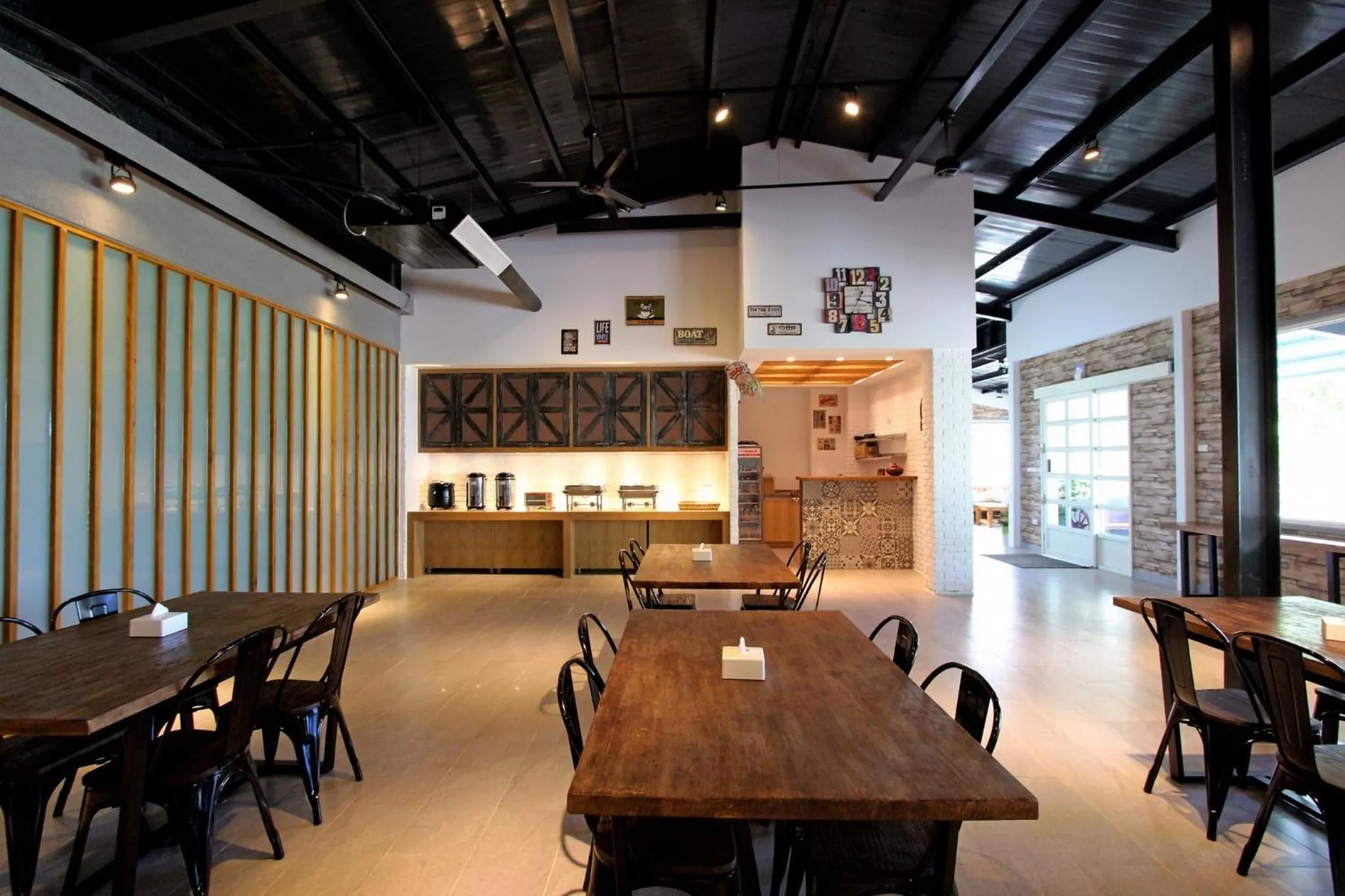 Dining area in The Green Mile Field B&B