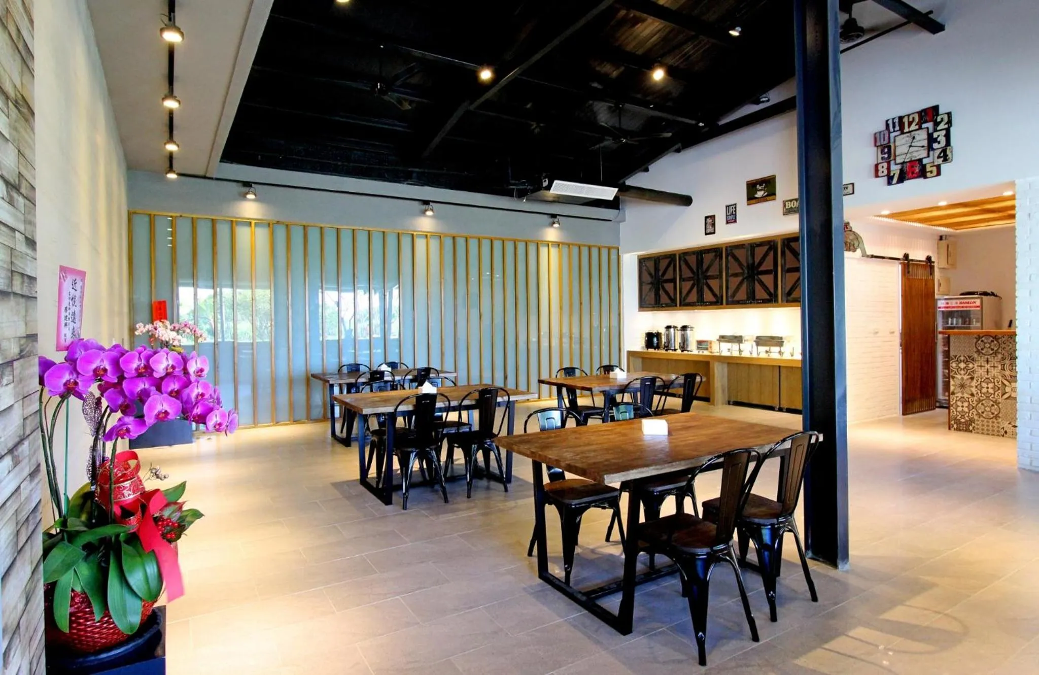 Dining area in The Green Mile Field B&B